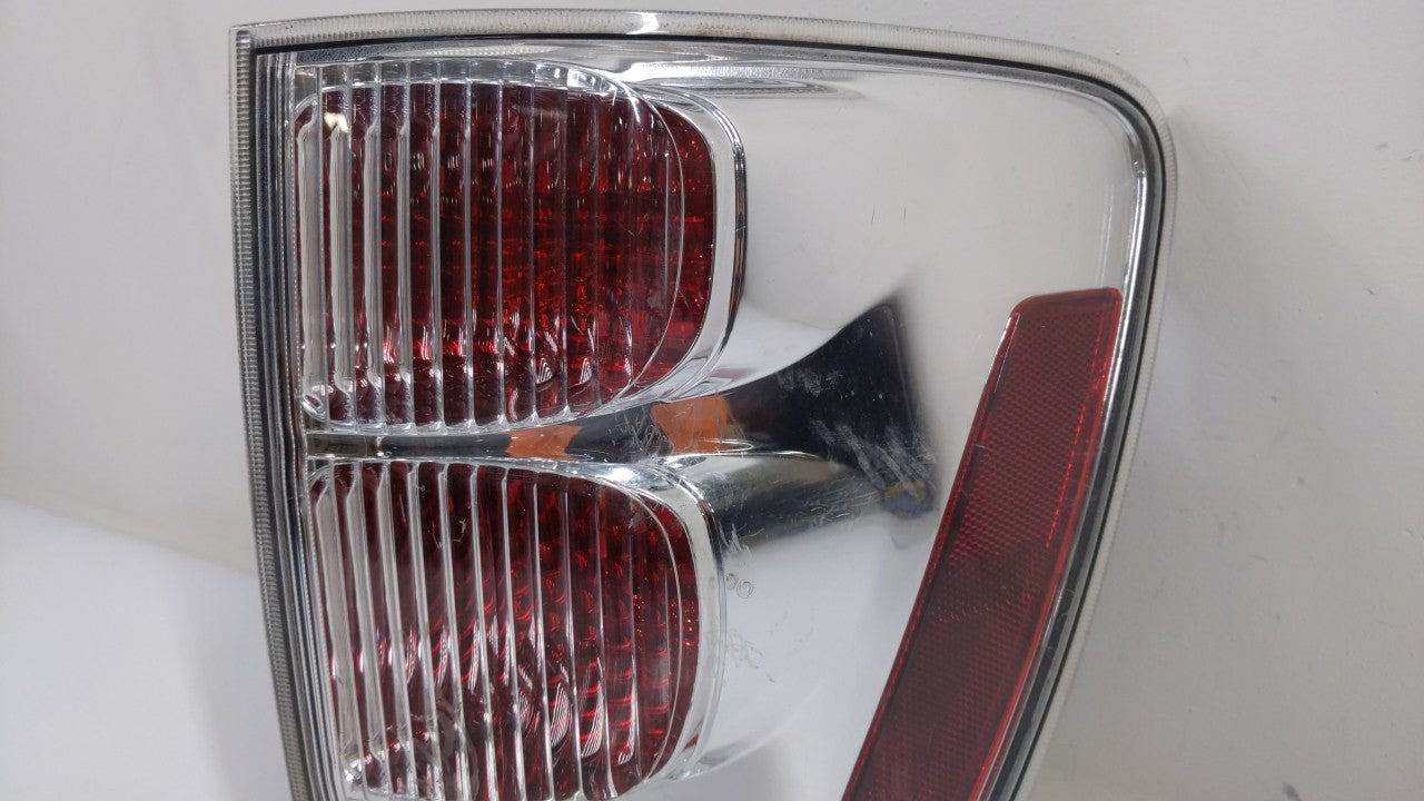 2007 Chevrolet Equinox Tail Light Assembly Passenger Right OEM P/N:548077 30796268, GM384-B000R Fits Fits 2005 2006 2008 200