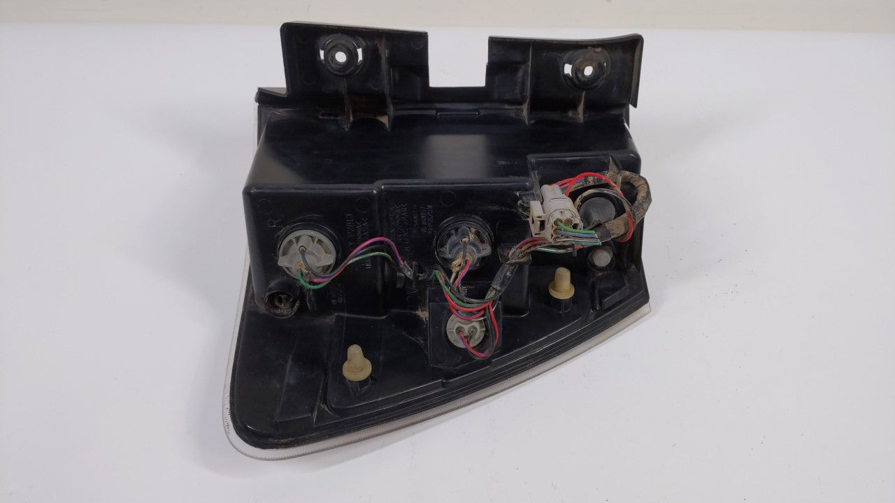 2007 Chevrolet Equinox Tail Light Assembly Passenger Right OEM P/N:548077 30796268, GM384-B000R Fits Fits 2005 2006 2008 200