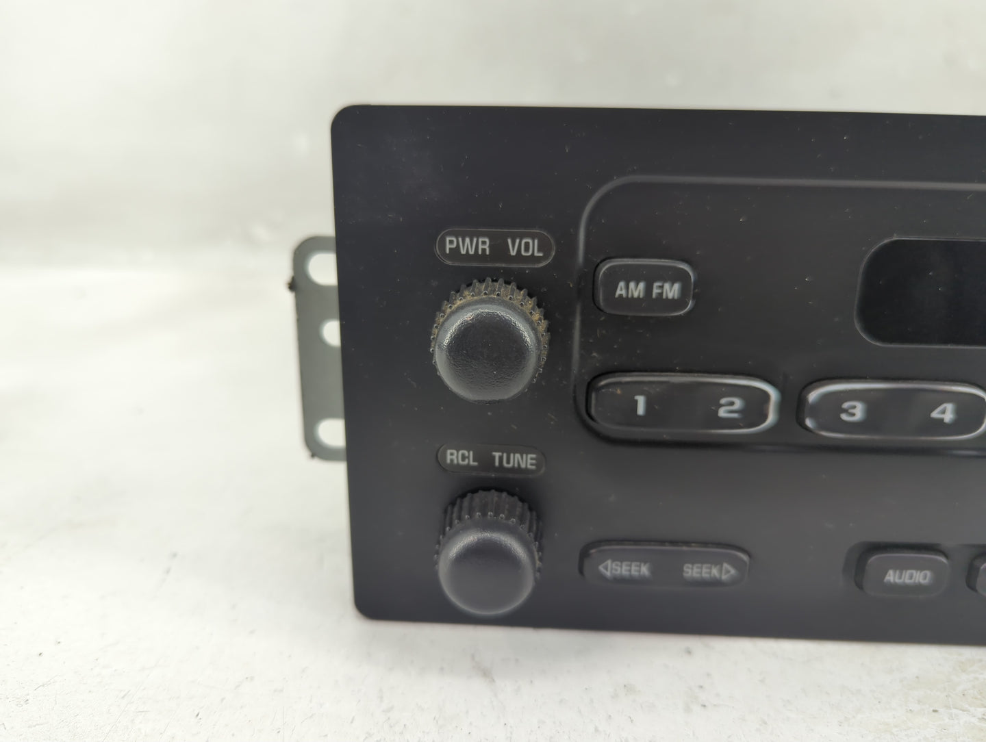 2003-2007 Chevrolet Express 1500 Radio AM FM Cd Player Receiver Replacement P/N:15131157 Fits OEM Used Auto Parts - Oemuseda