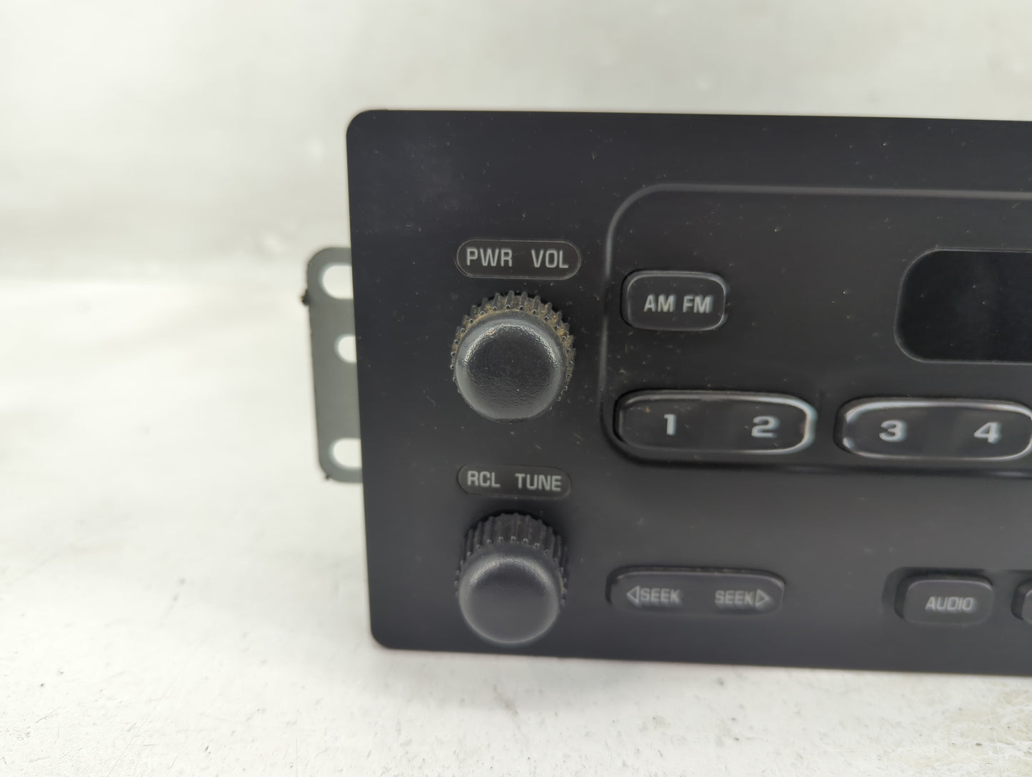 2003-2007 Chevrolet Express 1500 Radio AM FM Cd Player Receiver Replacement P/N:15131157 Fits OEM Used Auto Parts - Oemuseda
