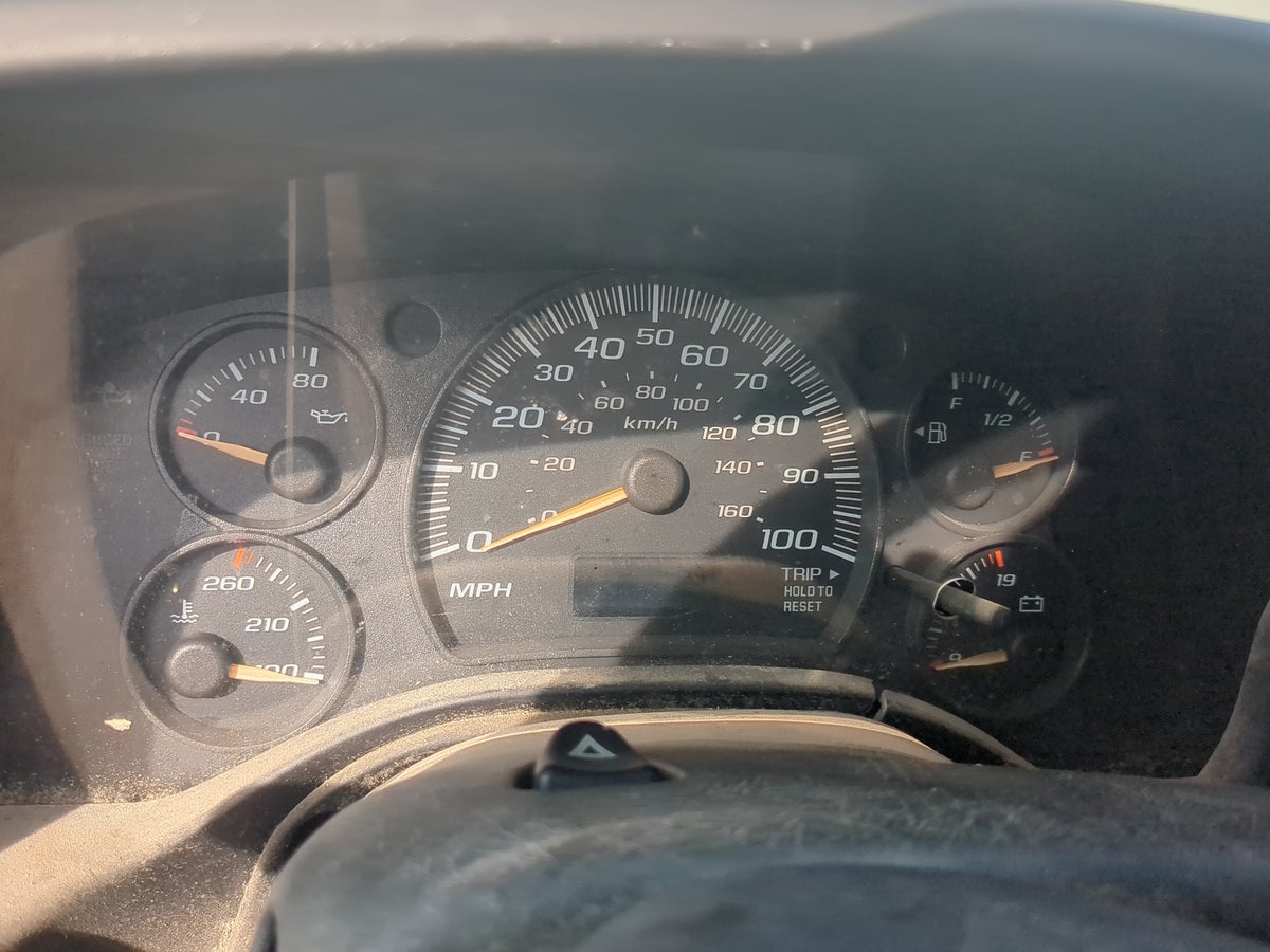 2004-2007 Chevrolet Express 1500 Instrument Cluster Speedometer Gauges Fits Fits 2004 2005 2006 2007 OEM Used Auto Parts - O