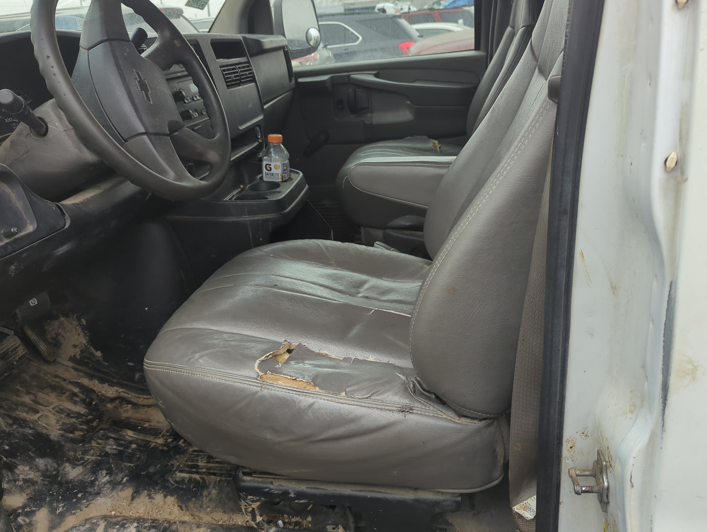 2007 Chevrolet Express 1500 Driver Front Seat Oem - Oemusedautoparts1.com