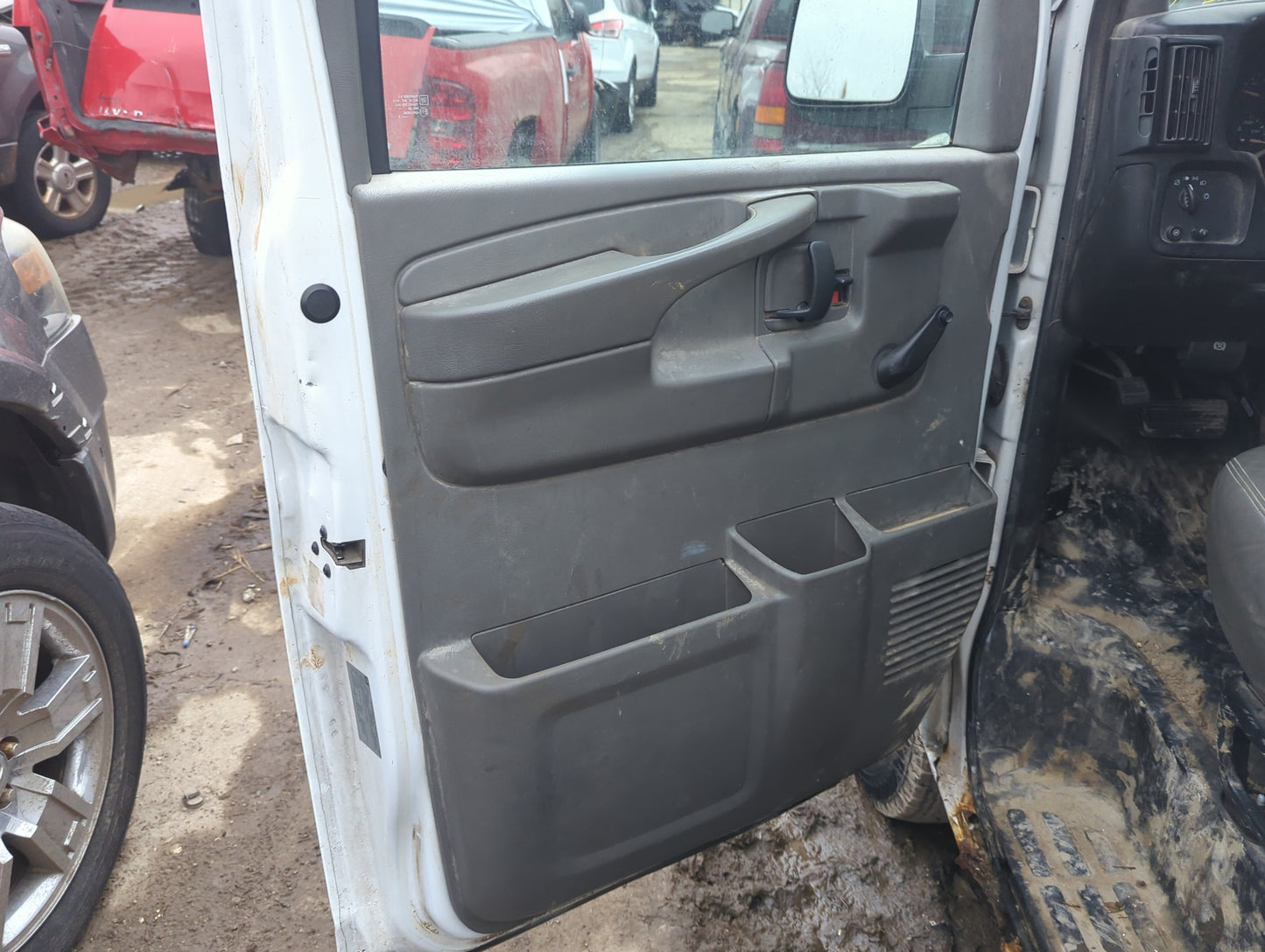 2007 Chevrolet Express 1500 Front Left Driver Interior Door Panel Trim - Oemusedautoparts1.com