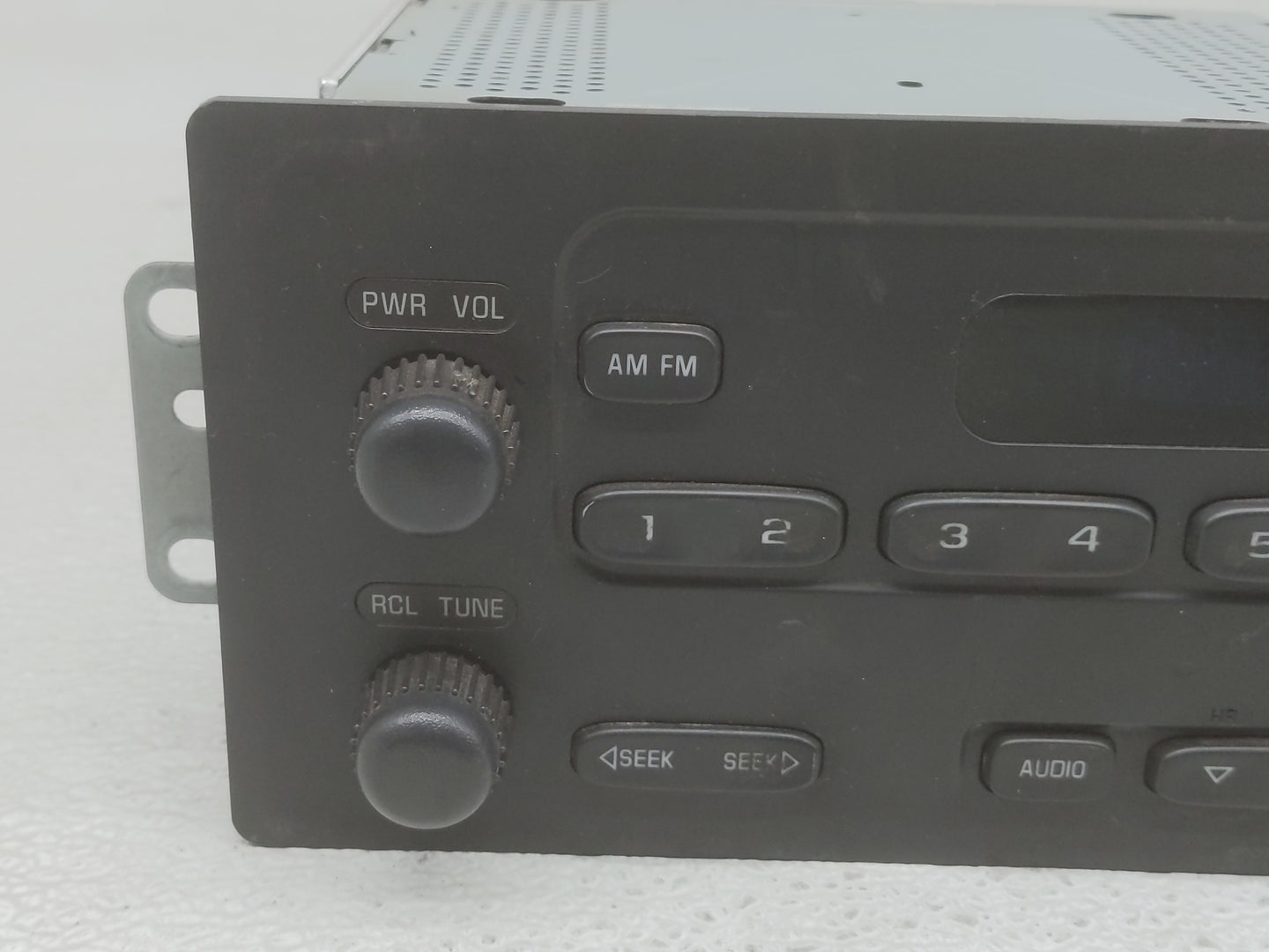 2003-2007 Chevrolet Express 1500 Radio AM FM Cd Player Receiver Replacement P/N:15131157 Fits OEM Used Auto Parts - Oemuseda