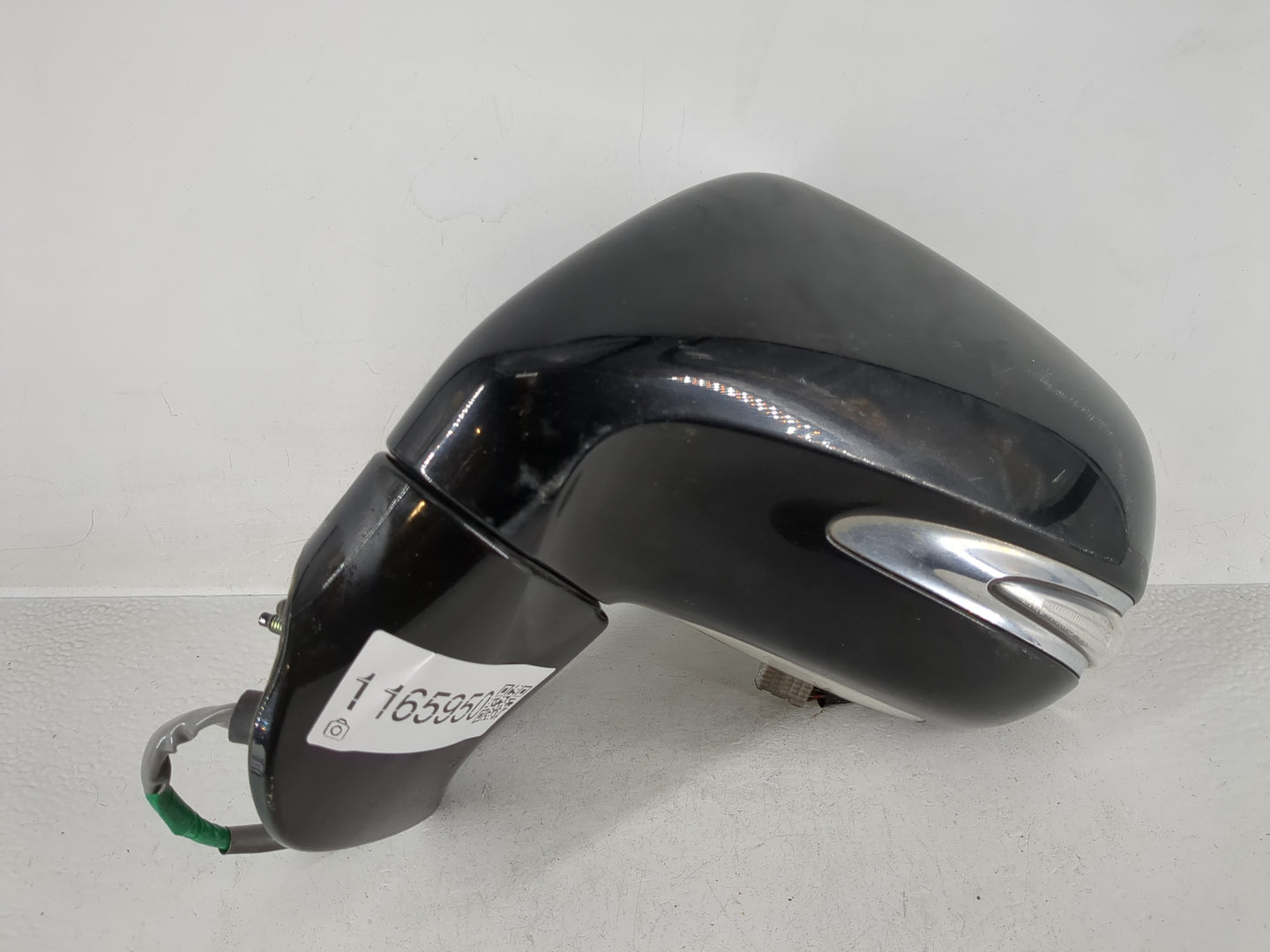 2006-2011 Chevrolet Hhr Driver Side View Mirror - Left Door Mirror OEM Used - Oemusedautoparts1.com