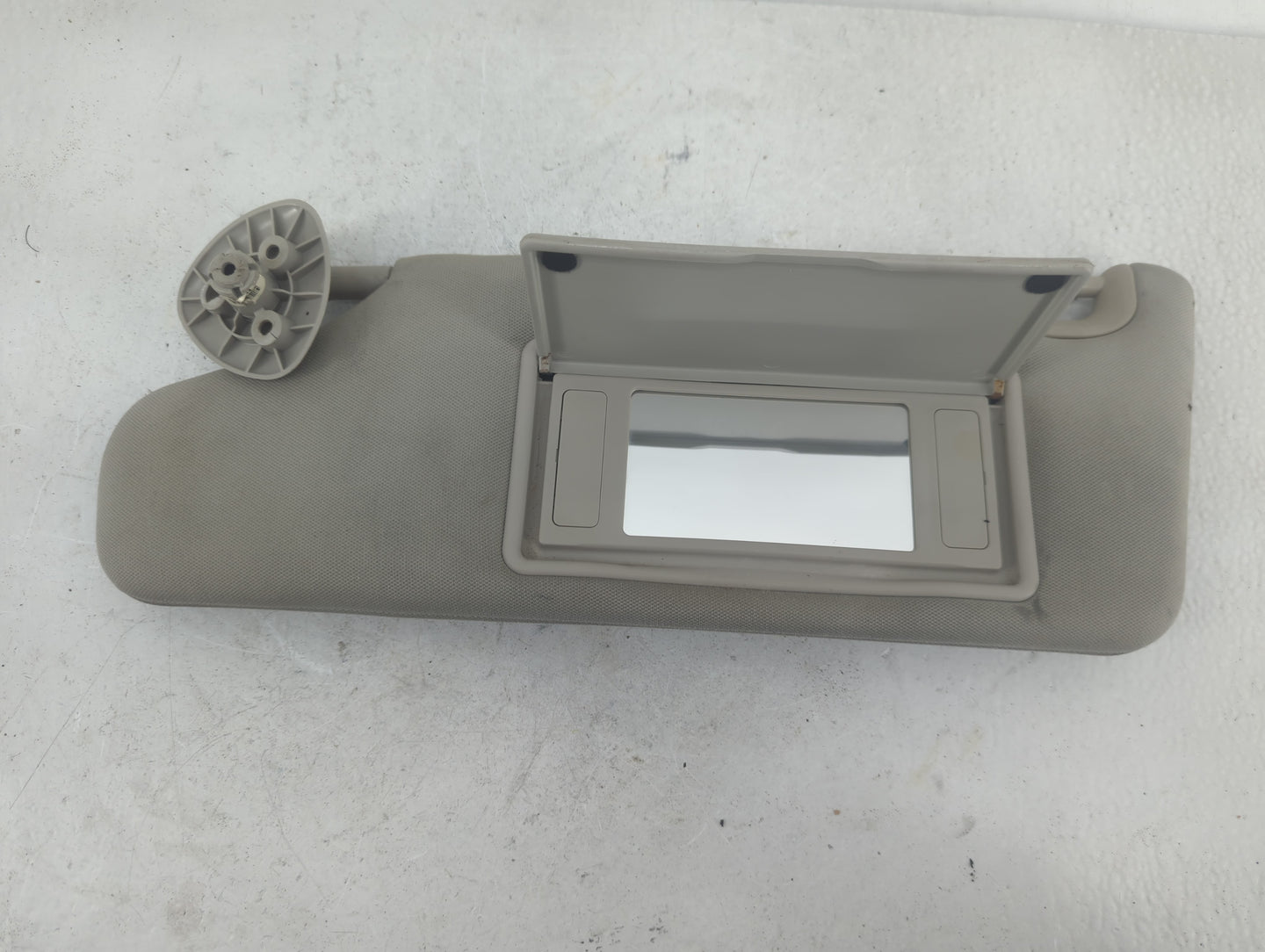 2006-2011 Chevrolet Hhr Sun Visor Shade Replacement Driver Left Mirror Fits Fits 2006 2007 2008 2009 2010 2011 OEM Used Auto