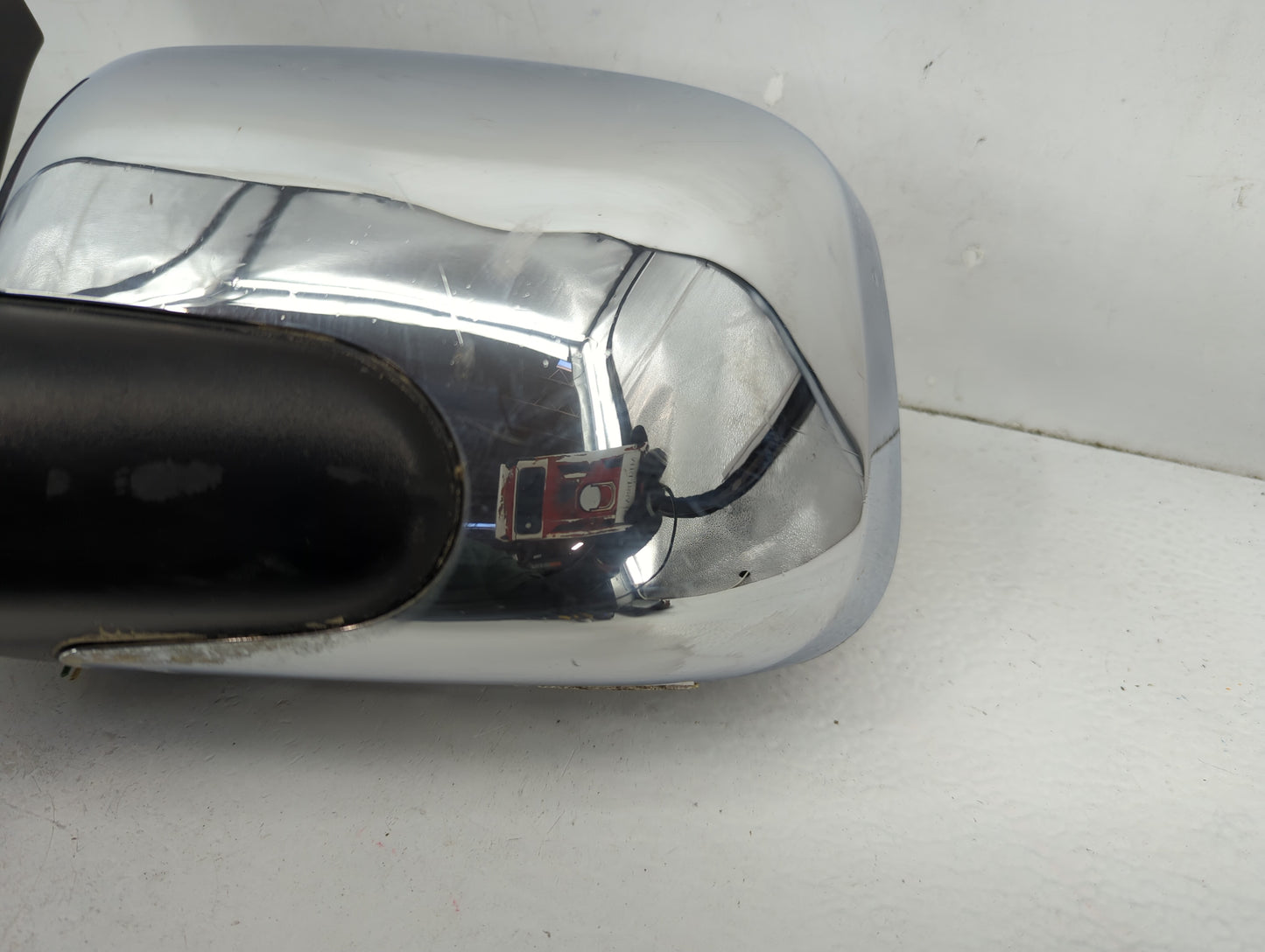 2006-2011 Chevrolet Hhr Driver Side View Mirror - Left Door Mirror OEM Used - Oemusedautoparts1.com
