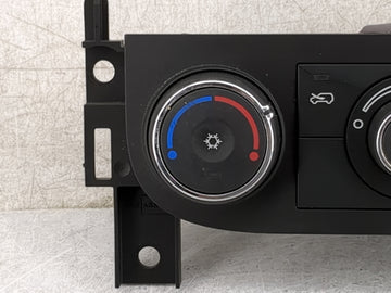 2007-2011 Chevrolet Hhr Climate Control Module Temperature AC/Heater Replacement P/N:15906840 28060210 Fits OEM Used Auto Parts