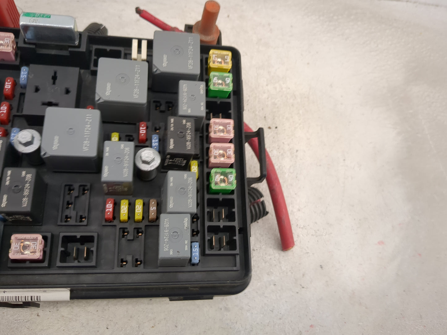 2007 Chevrolet Hhr Fusebox Fuse Box Panel Relay Module P/N:15877658 R61854-003 Fits OEM Used Auto Parts - Oemusedautoparts1.