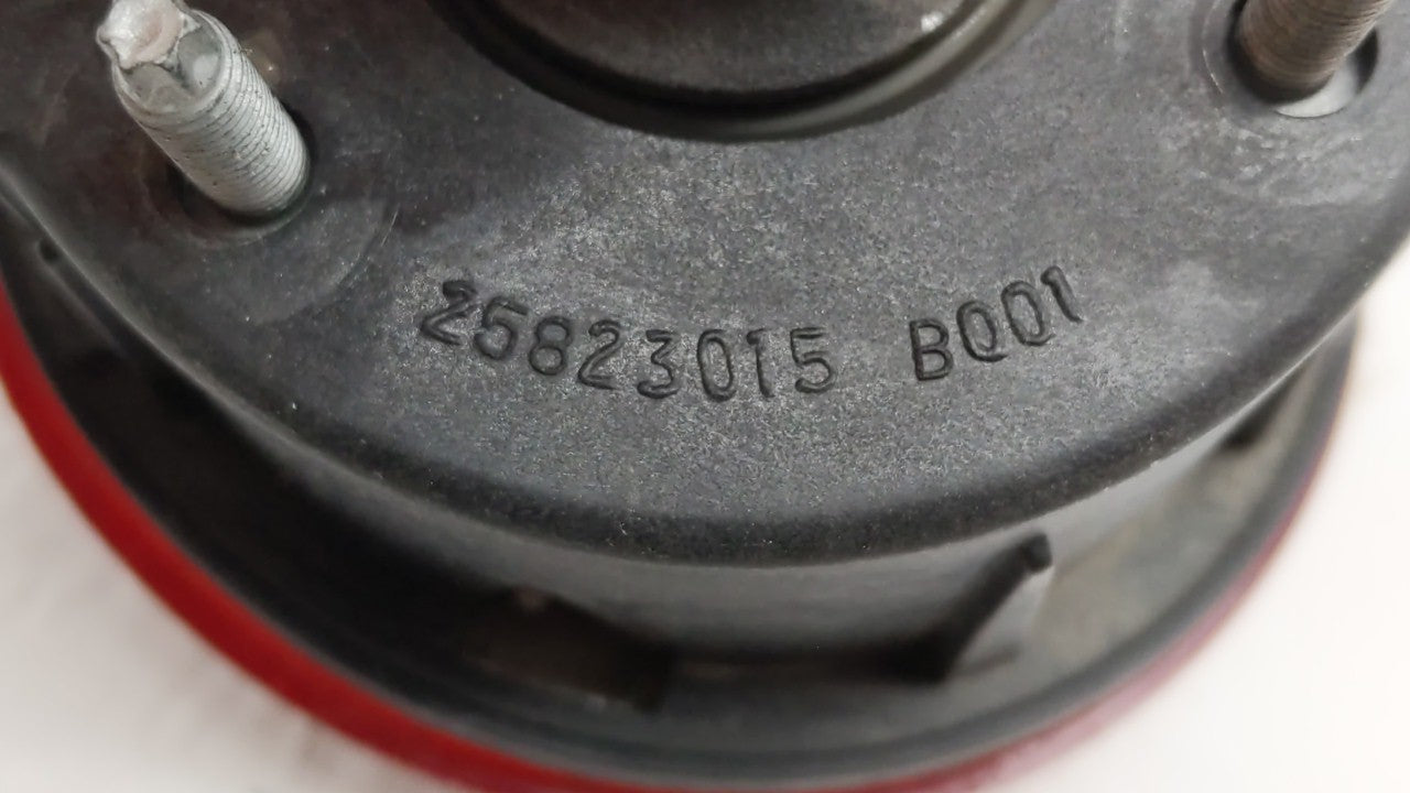 2006-2011 Chevrolet Hhr Tail Light Assembly Passenger Right OEM P/N:25823015 16532504 A Fits Fits 2006 2007 2008 2009 2010 2