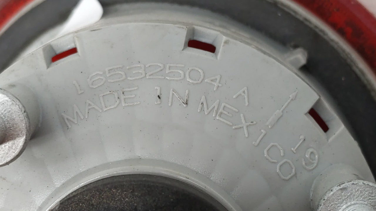 2006-2011 Chevrolet Hhr Tail Light Assembly Passenger Right OEM P/N:25823015 16532504 A Fits Fits 2006 2007 2008 2009 2010 2