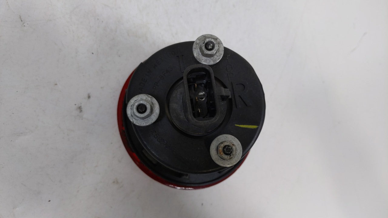 2006-2011 Chevrolet Hhr Tail Light Assembly Passenger Right OEM P/N:15821824 16532504 Fits Fits 2006 2007 2008 2009 2010 201