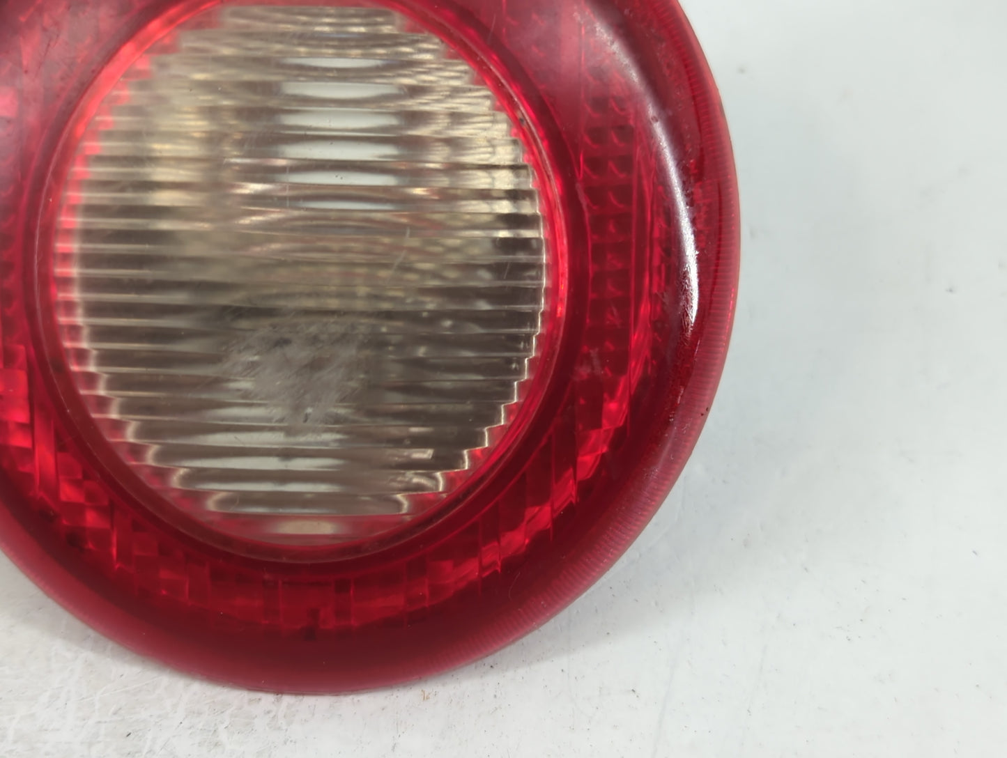2006-2011 Chevrolet Hhr Rear Center Lid Brake Light Tail Light P/N:15875484 Fits Fits 2006 2007 2008 2009 2010 2011 OEM Used