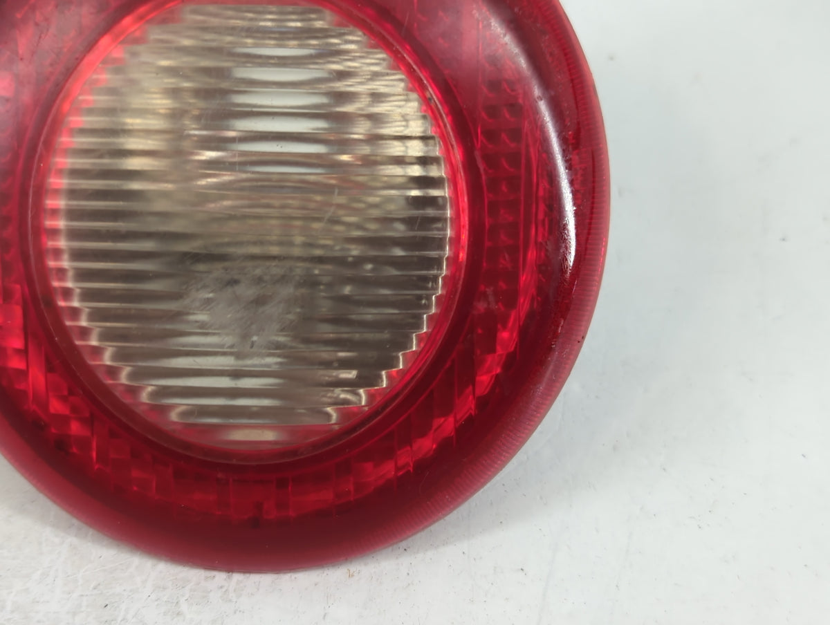 2006-2011 Chevrolet Hhr Rear Center Lid Brake Light Tail Light P/N:15875484 Fits Fits 2006 2007 2008 2009 2010 2011 OEM Used