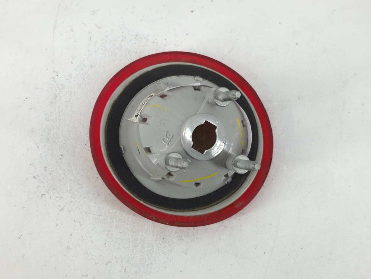 2006-2011 Chevrolet Hhr Rear Center Lid Brake Light Tail Light P/N:15875484 Fits Fits 2006 2007 2008 2009 2010 2011 OEM Used