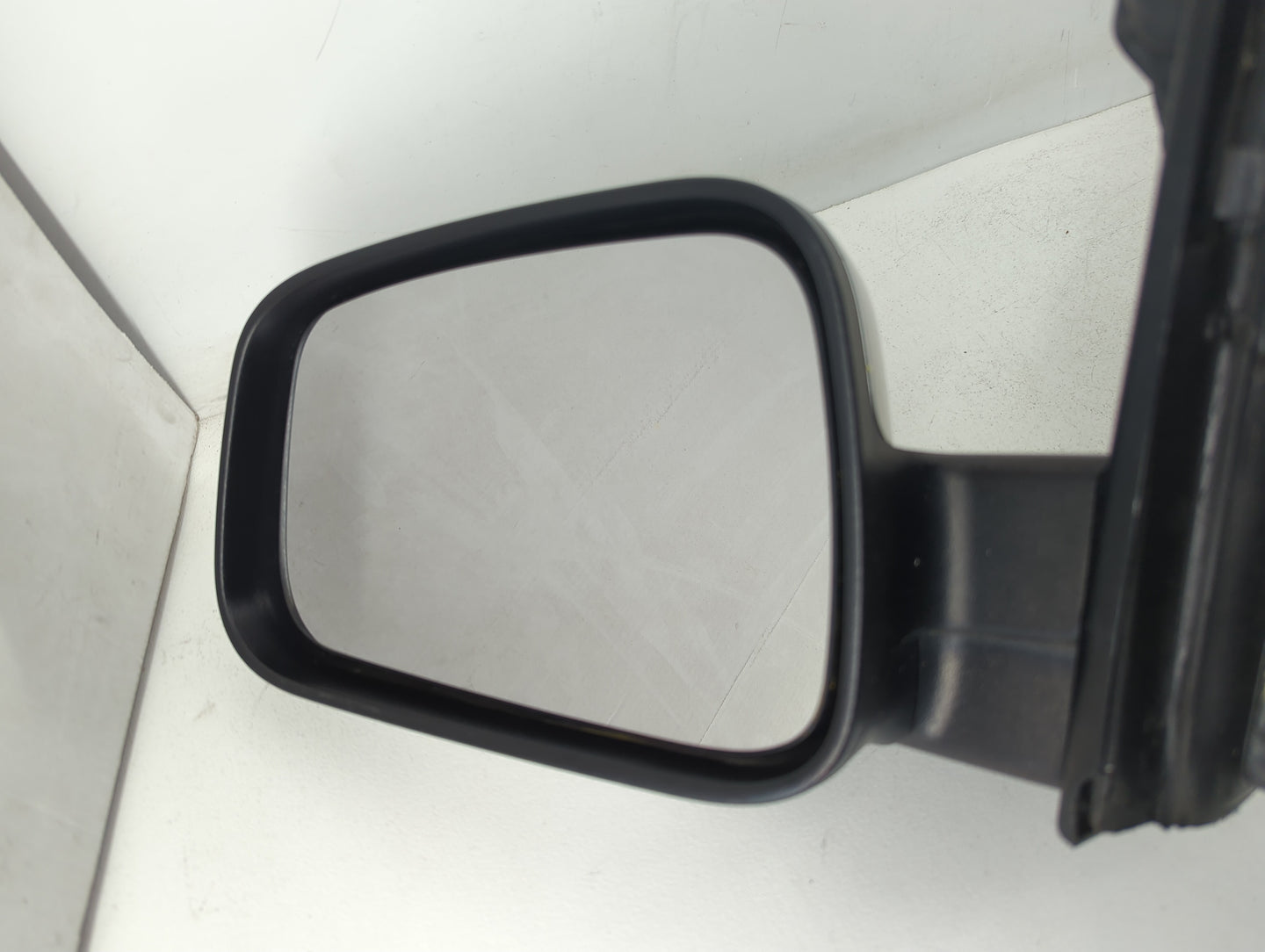2006-2007 Chevrolet Hhr Driver Side View Mirror - Left Door Mirror OEM Used - Oemusedautoparts1.com
