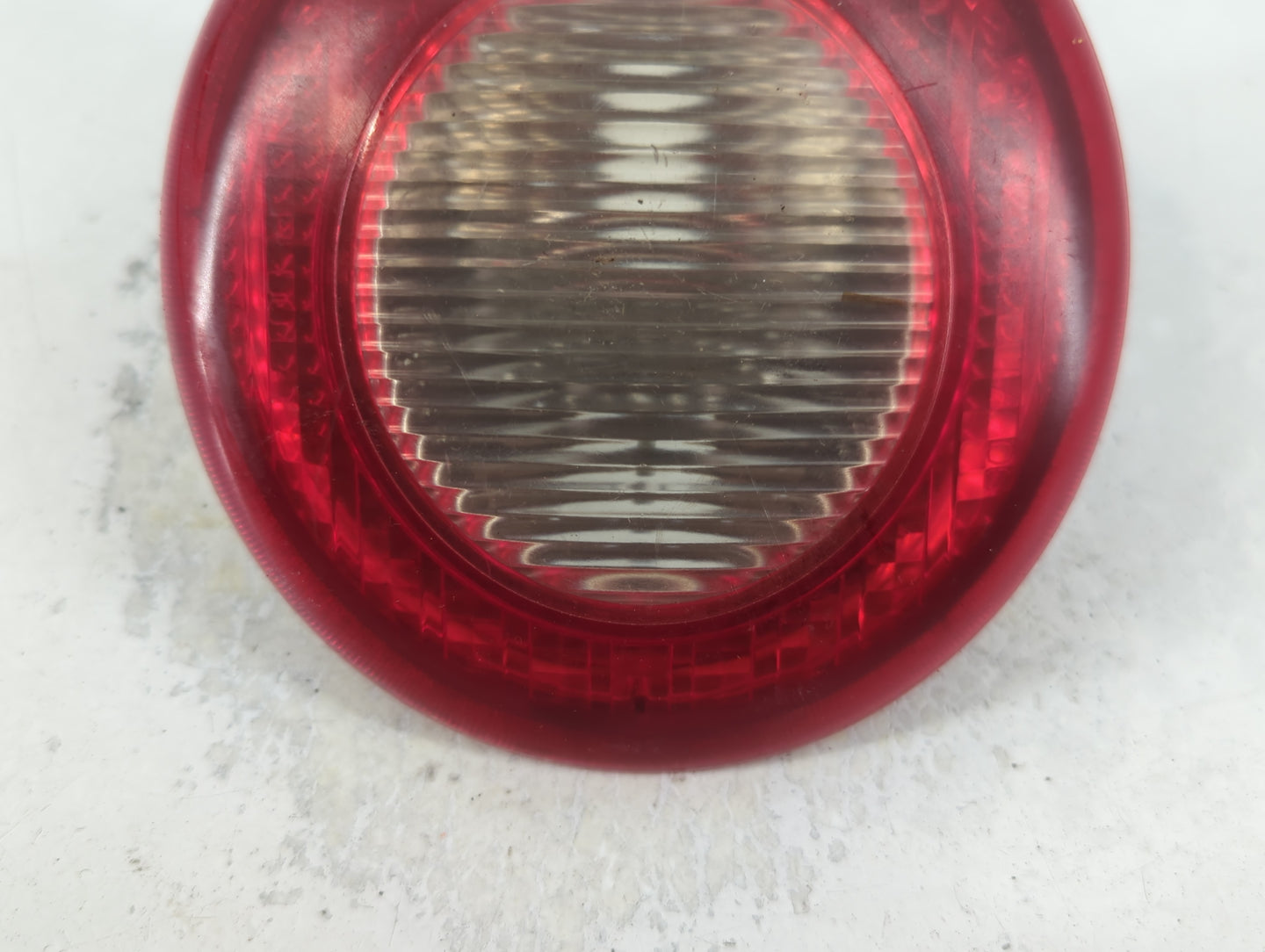 2006-2011 Chevrolet Hhr Rear Center Lid Brake Light Tail Light Fits Fits 2006 2007 2008 2009 2010 2011 OEM Used Auto Parts -