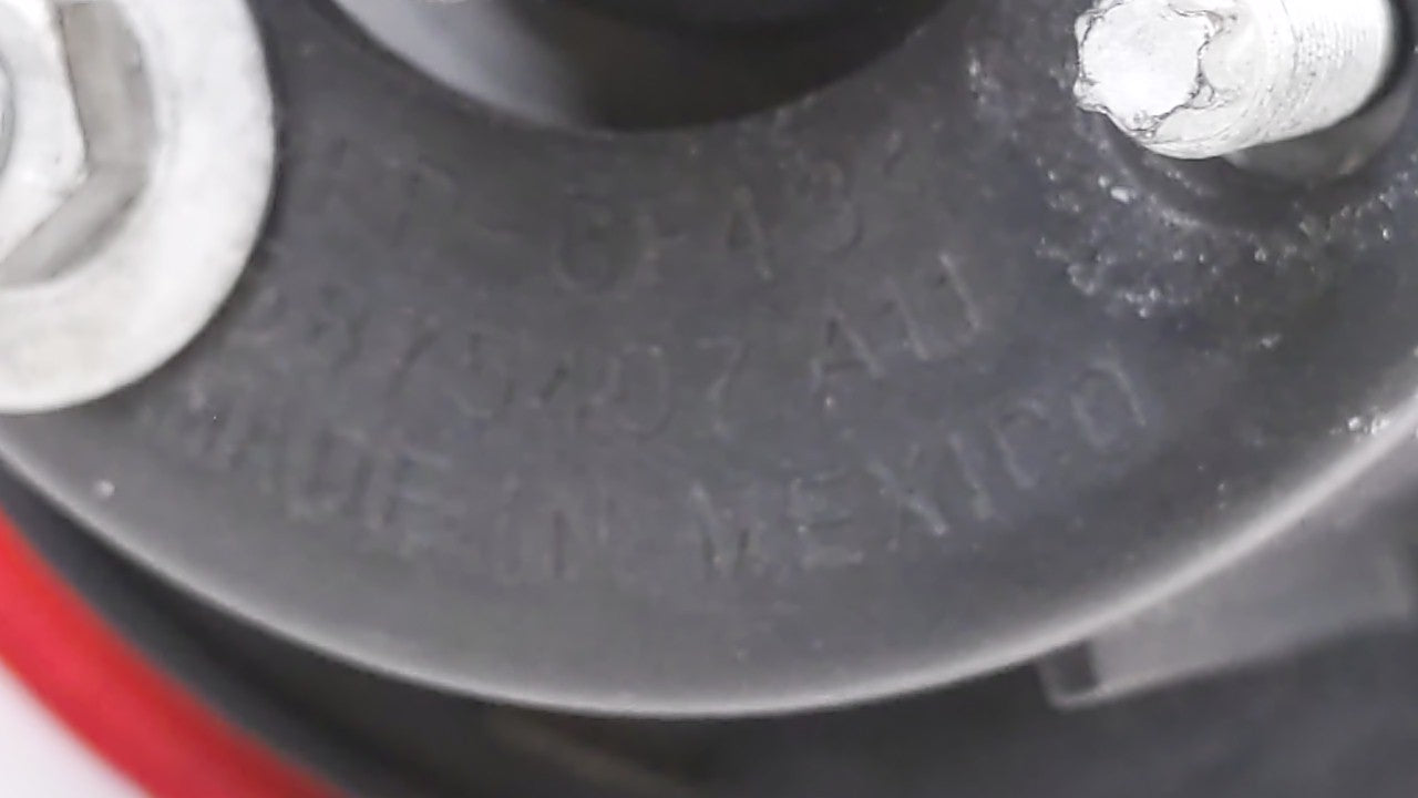 2007 Chevrolet Hhr Tail Light Assembly Passenger Right OEM P/N:25823015 15875484 Fits Fits 2006 2008 2009 2010 2011 OEM Used