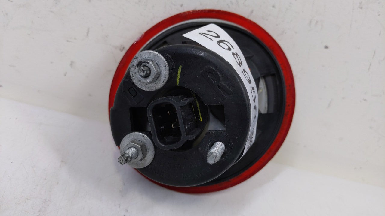 2007 Chevrolet Hhr Tail Light Assembly Passenger Right OEM P/N:25823015 15875484 Fits Fits 2006 2008 2009 2010 2011 OEM Used