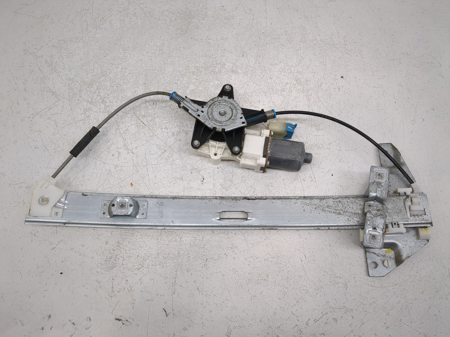 2006-2010 Chevrolet Impala Driver Left Front Window Regulator - Oemusedautoparts1.com
