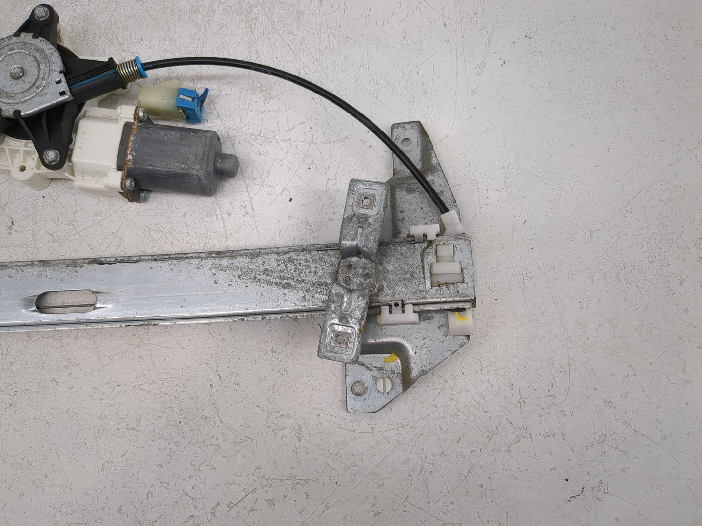 2006-2010 Chevrolet Impala Driver Left Front Window Regulator 1083597 - Oemusedautoparts1.com