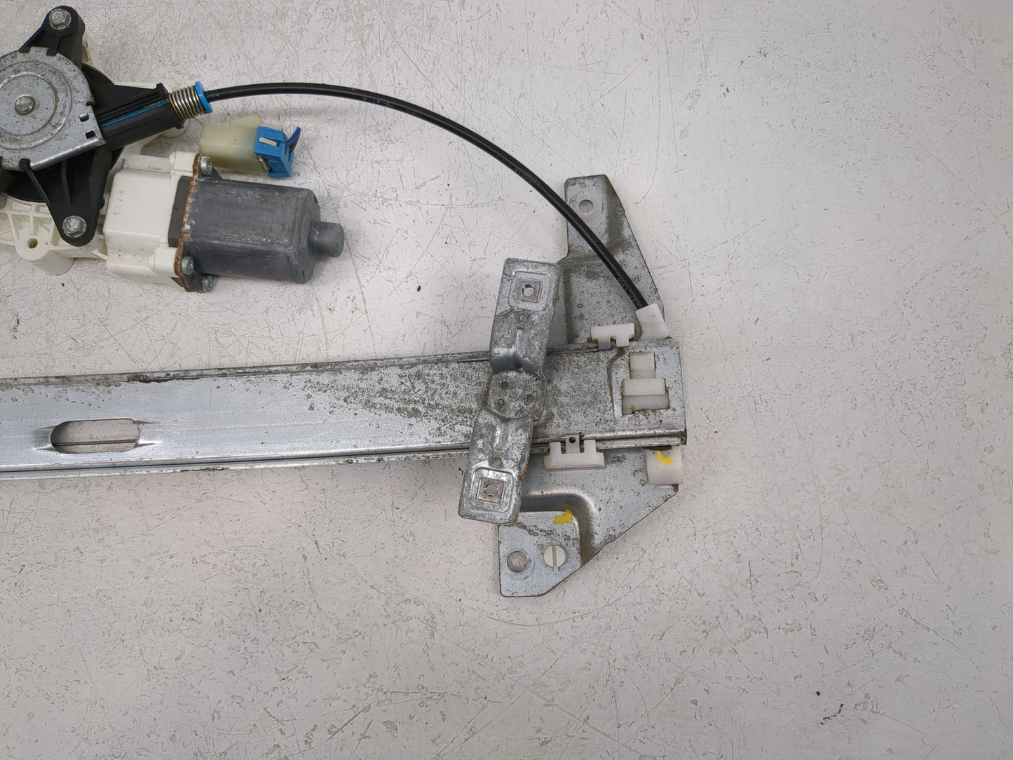 2006-2010 Chevrolet Impala Driver Left Front Window Regulator 1083597 - Oemusedautoparts1.com