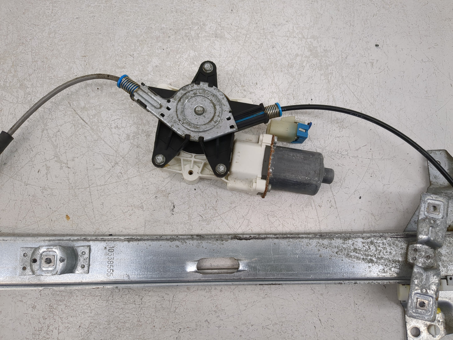 2006-2010 Chevrolet Impala Driver Left Front Window Regulator 1083597 - Oemusedautoparts1.com