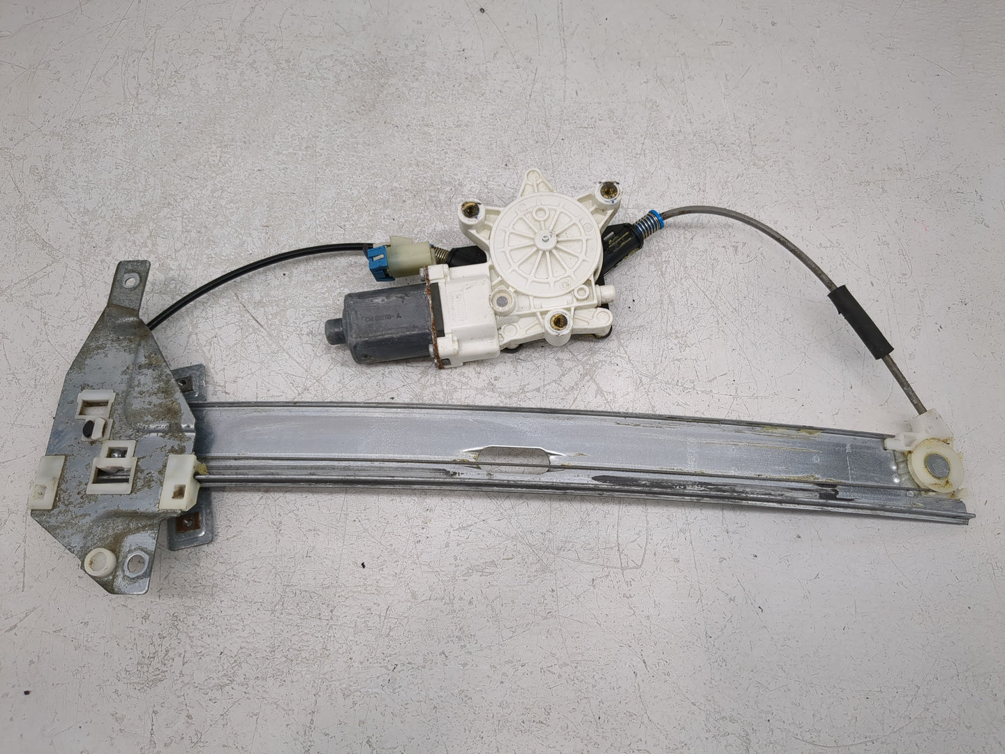 2006-2010 Chevrolet Impala Driver Left Front Window Regulator 1083597 - Oemusedautoparts1.com