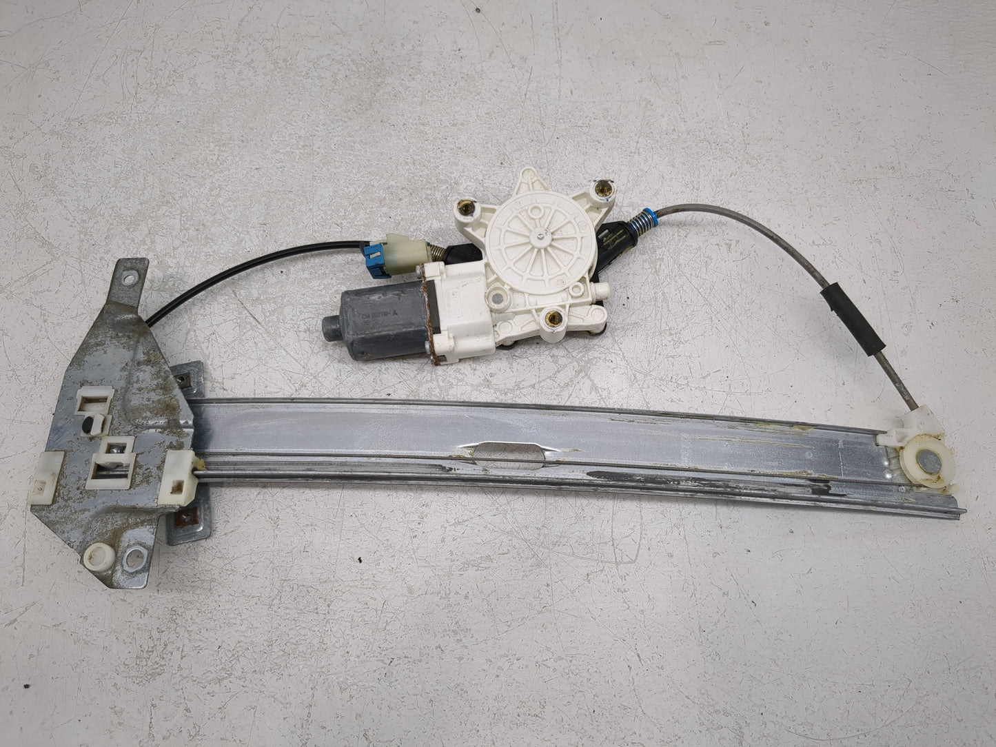 2006-2010 Chevrolet Impala Driver Left Front Window Regulator 1083597 - Oemusedautoparts1.com