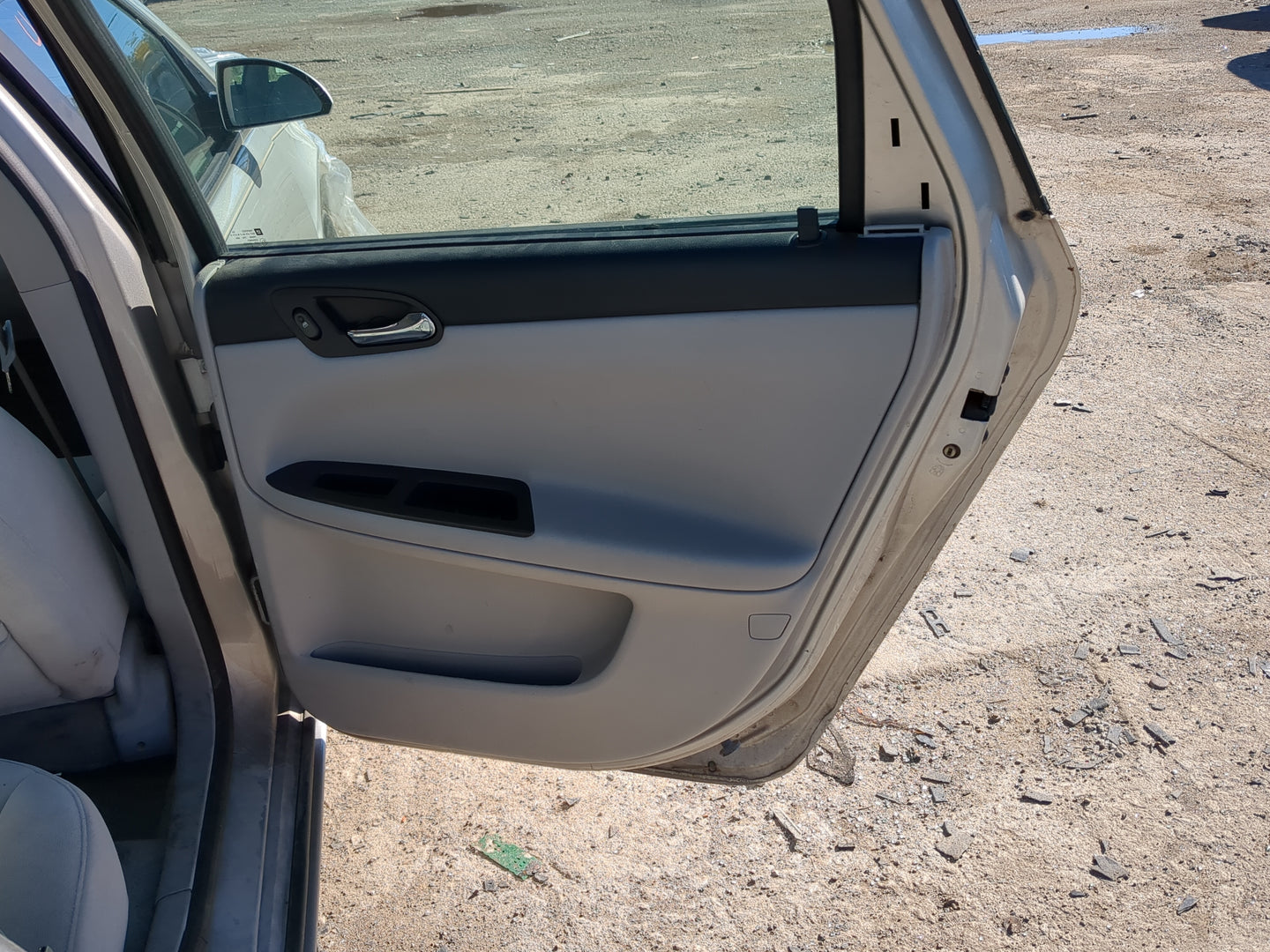 2006-2016 Chevrolet Impala Passenger Rear Door Oem 1207994 - Oemusedautoparts1.com