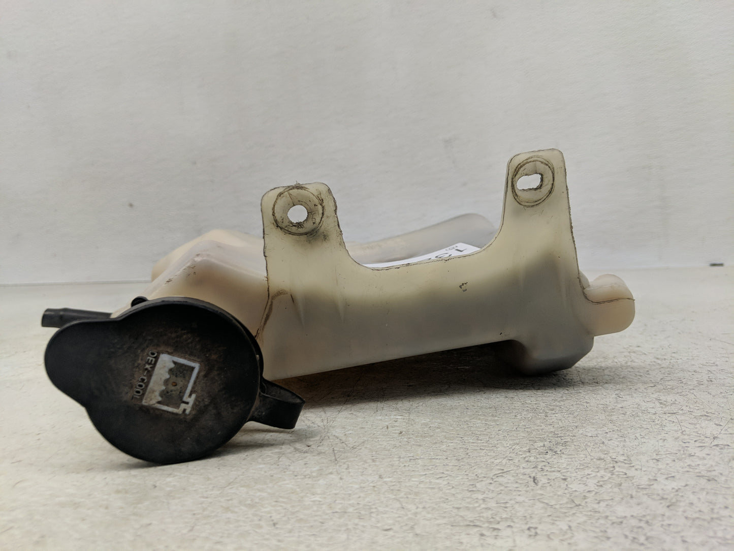 2006-2016 Chevrolet Impala Windshield Washer Fluid Reservoir Bottle Oem - Oemusedautoparts1.com