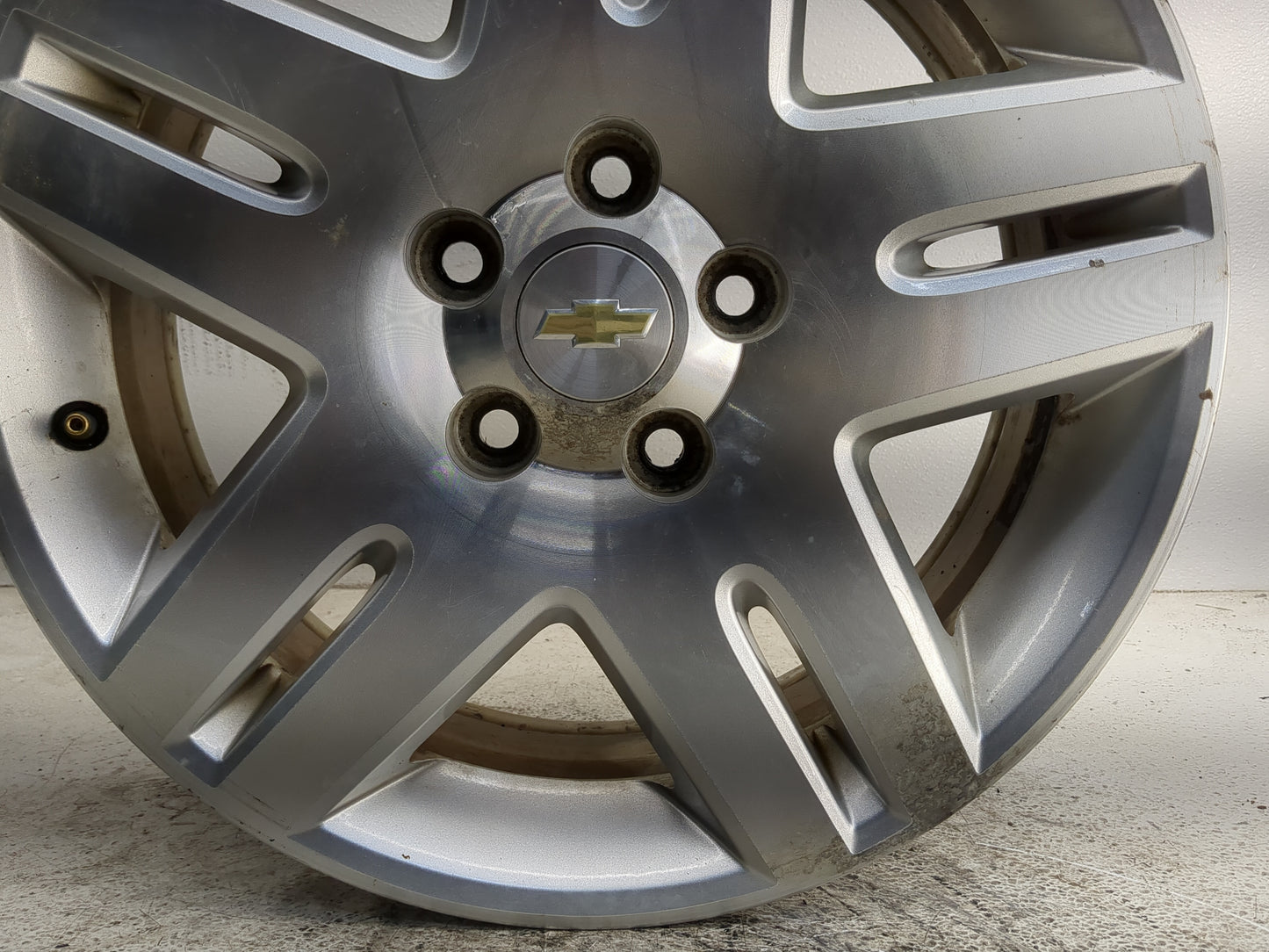 2006-2016 Chevrolet Impala Oem Wheel Rim 1352045 - Oemusedautoparts1.com