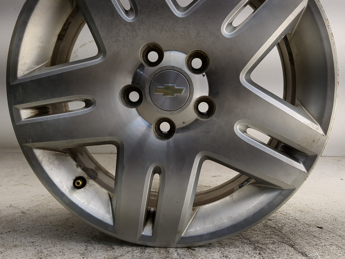 2006-2016 Chevrolet Impala Oem Wheel Rim 1352047 - Oemusedautoparts1.com