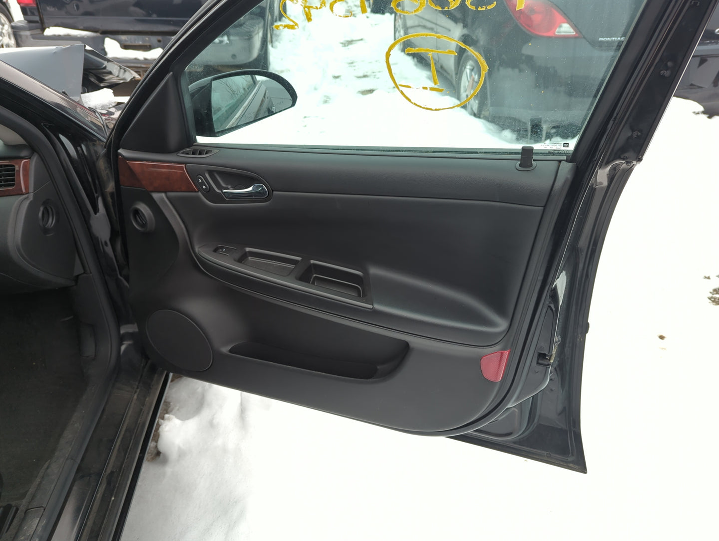2007 Chevrolet Impala Front Right Passenger Interior Door Panel Trim 1357314 - Oemusedautoparts1.com