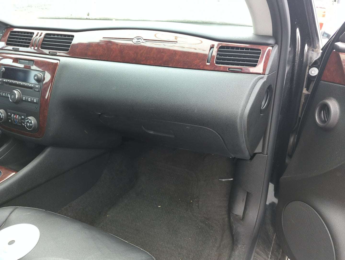 2007 Chevrolet Impala Passenger Glove Box Door Storage Compartment - Oemusedautoparts1.com