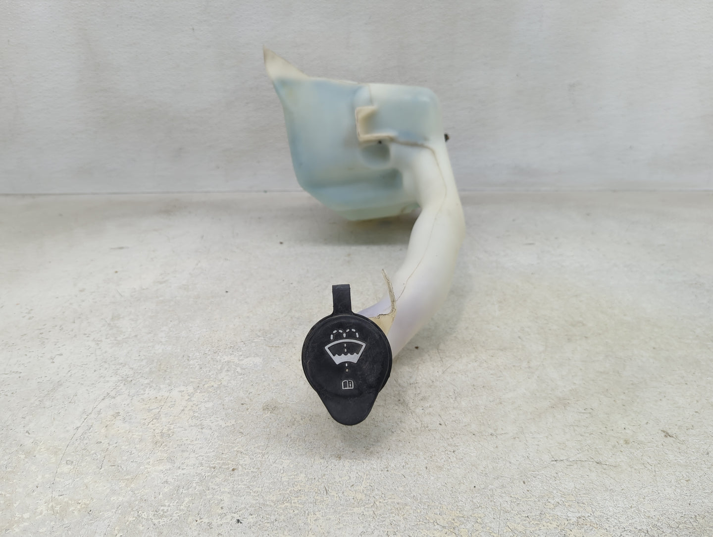 2006-2016 Chevrolet Impala Windshield Washer Fluid Reservoir Bottle Oem - Oemusedautoparts1.com