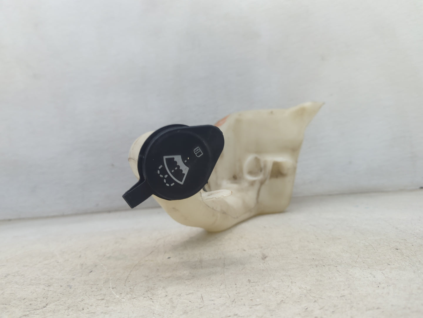 2006-2016 Chevrolet Impala Windshield Washer Fluid Reservoir Bottle Oem 1473570 - Oemusedautoparts1.com