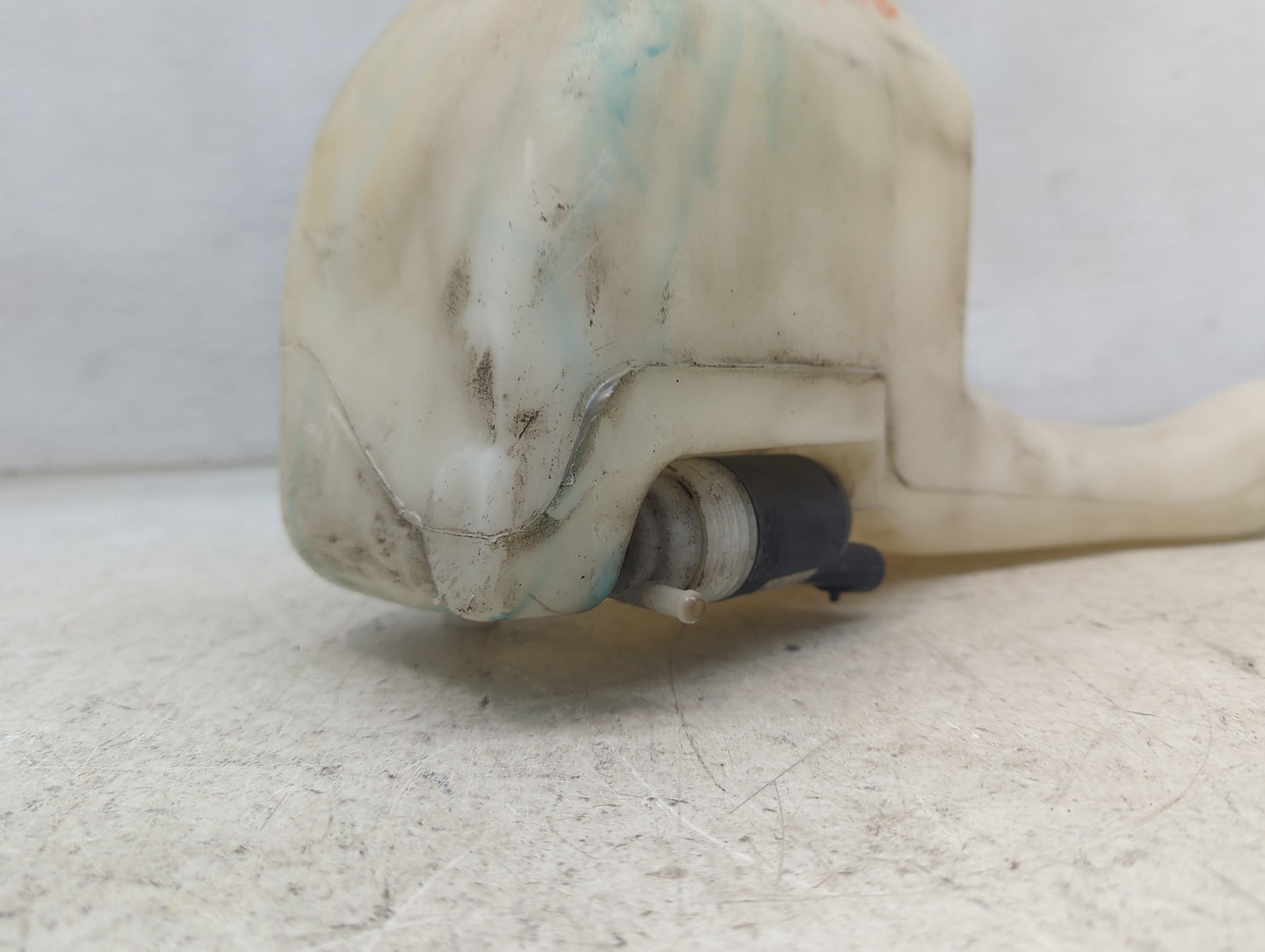 2006-2016 Chevrolet Impala Windshield Washer Fluid Reservoir Bottle Oem 1473570 - Oemusedautoparts1.com