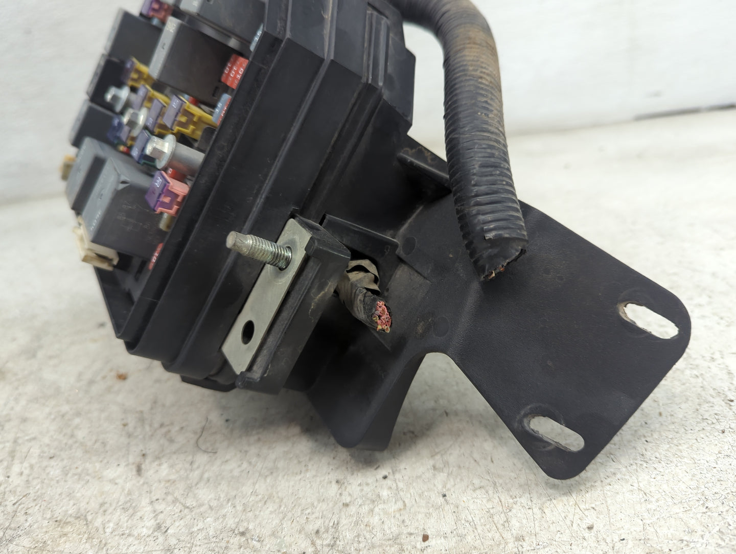 2007 Chevrolet Impala Fusebox Fuse Box Panel Relay Module Fits OEM Used Auto Parts - Oemusedautoparts1.com