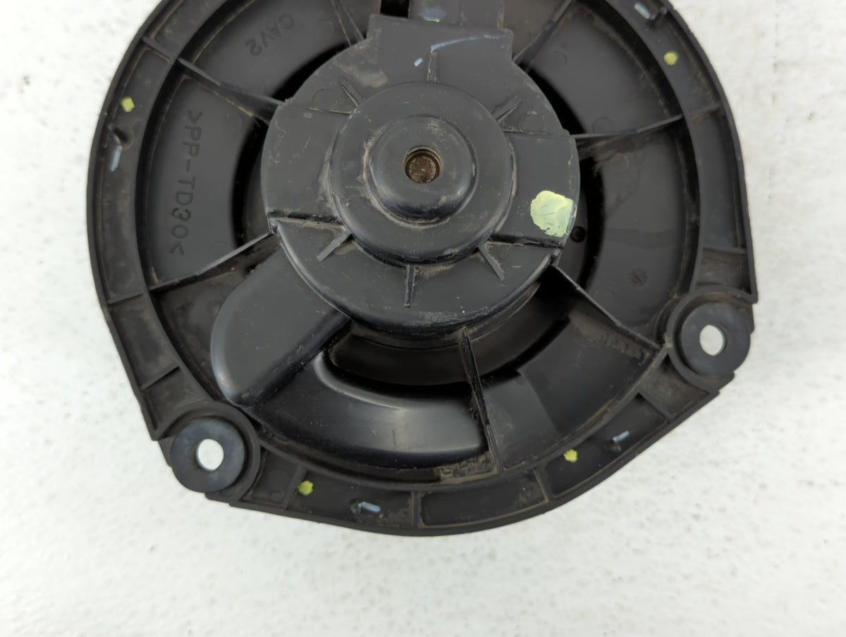 2004-2011 Chevrolet Impala Heater AC Blower Motor P/N:52498464 Fits Fits 2004 2005 2006 2007 2008 2009 2010 2011 OEM Used Au