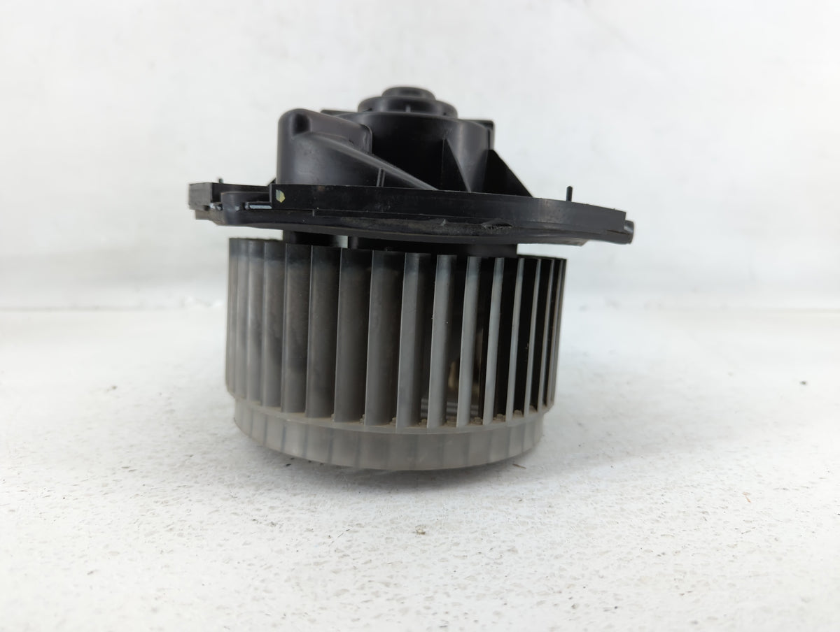 2004-2011 Chevrolet Impala Heater AC Blower Motor P/N:52498464 Fits Fits 2004 2005 2006 2007 2008 2009 2010 2011 OEM Used Au