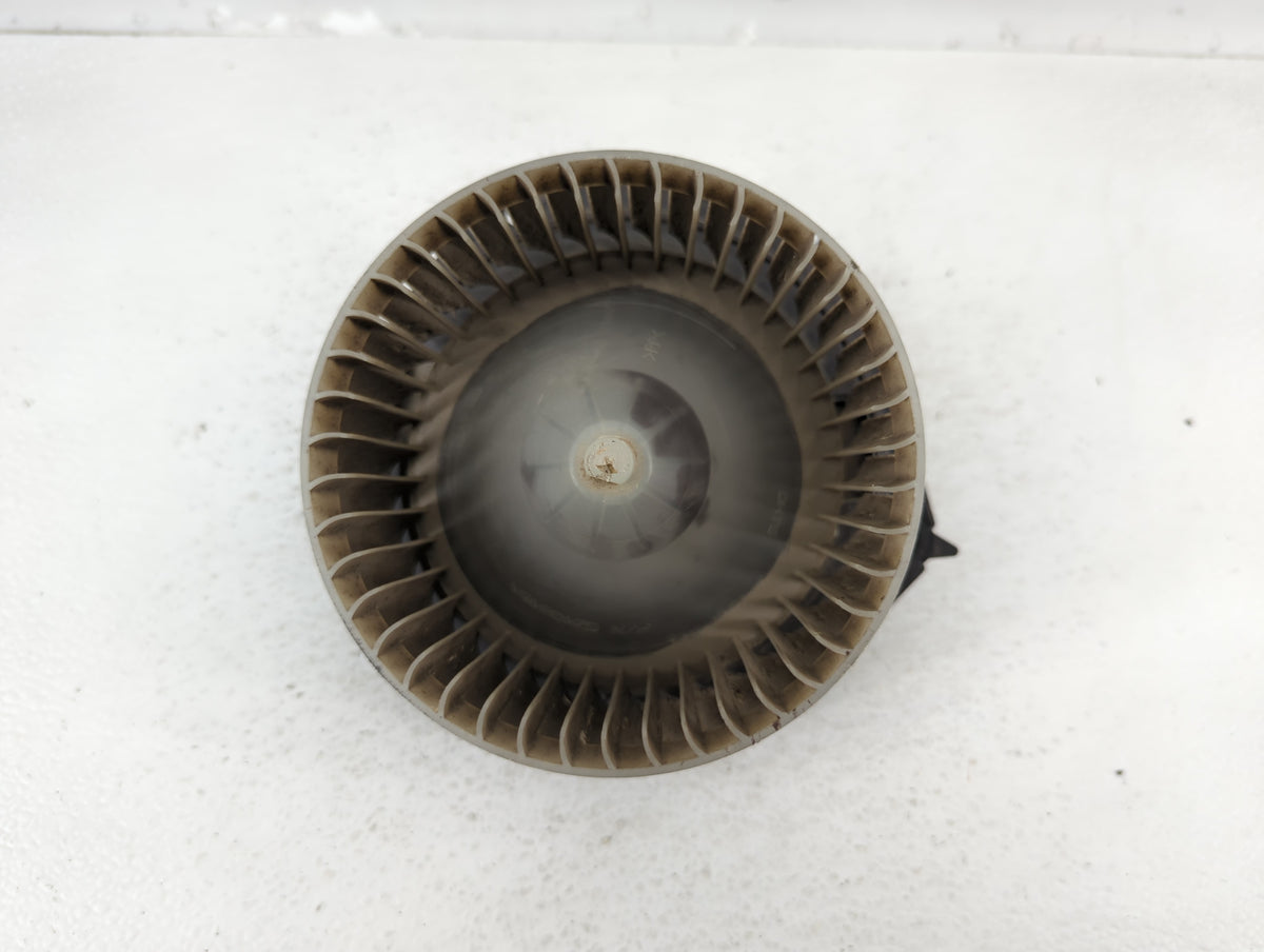 2004-2011 Chevrolet Impala Heater AC Blower Motor P/N:52498464 Fits Fits 2004 2005 2006 2007 2008 2009 2010 2011 OEM Used Au