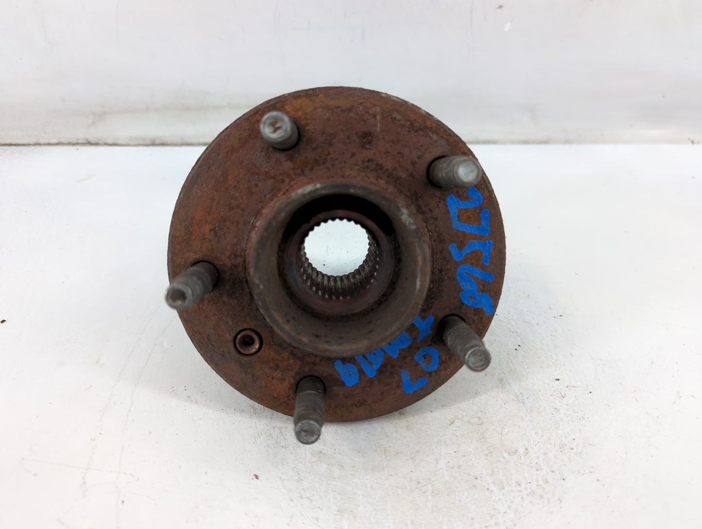 2000-2008 Chevrolet Impala Driver Front Wheel Hub Oem - Oemusedautoparts1.com