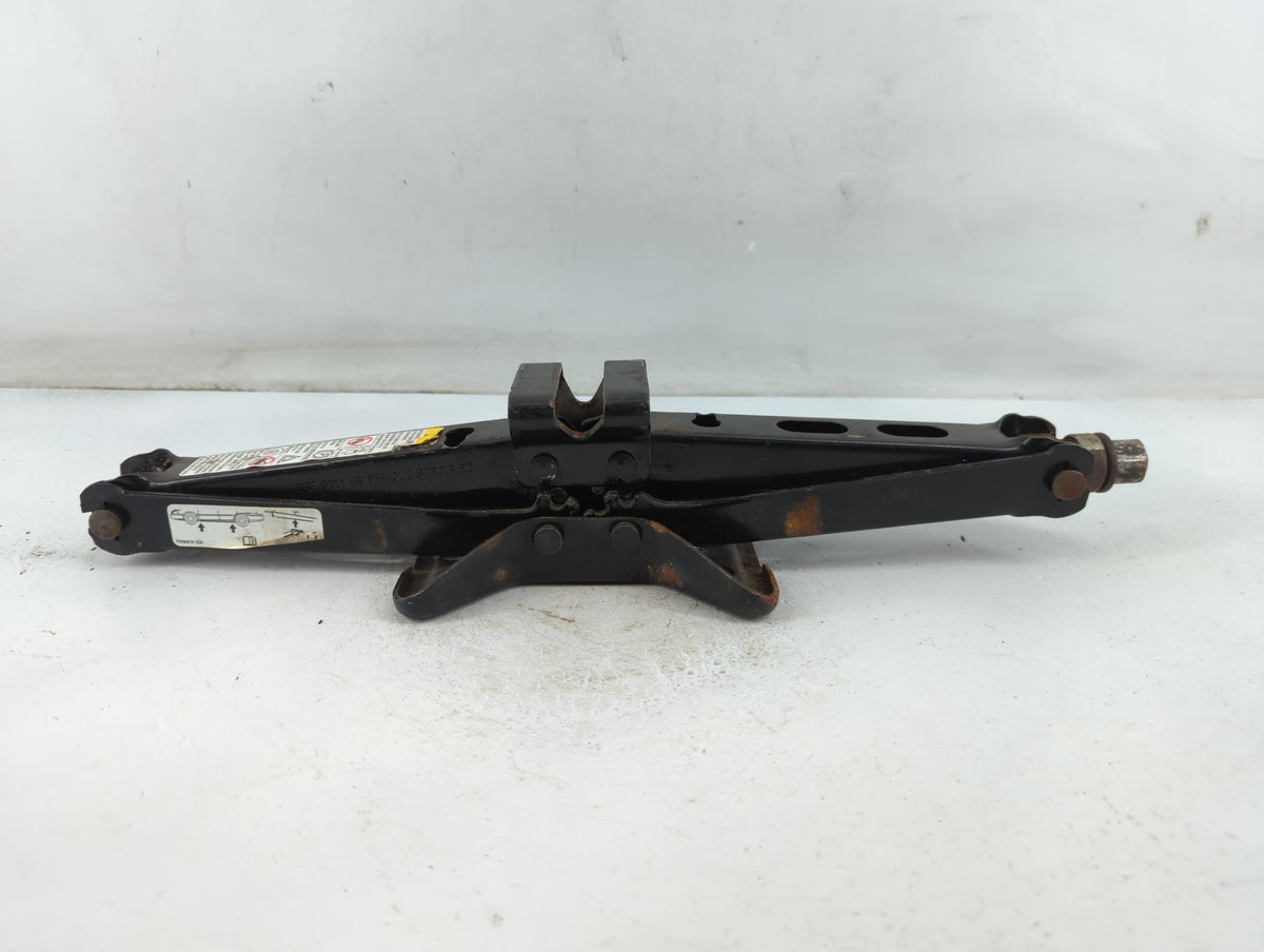 2007 Chevrolet Impala Spare Scissor Car Jack 886753 - Oemusedautoparts1.com