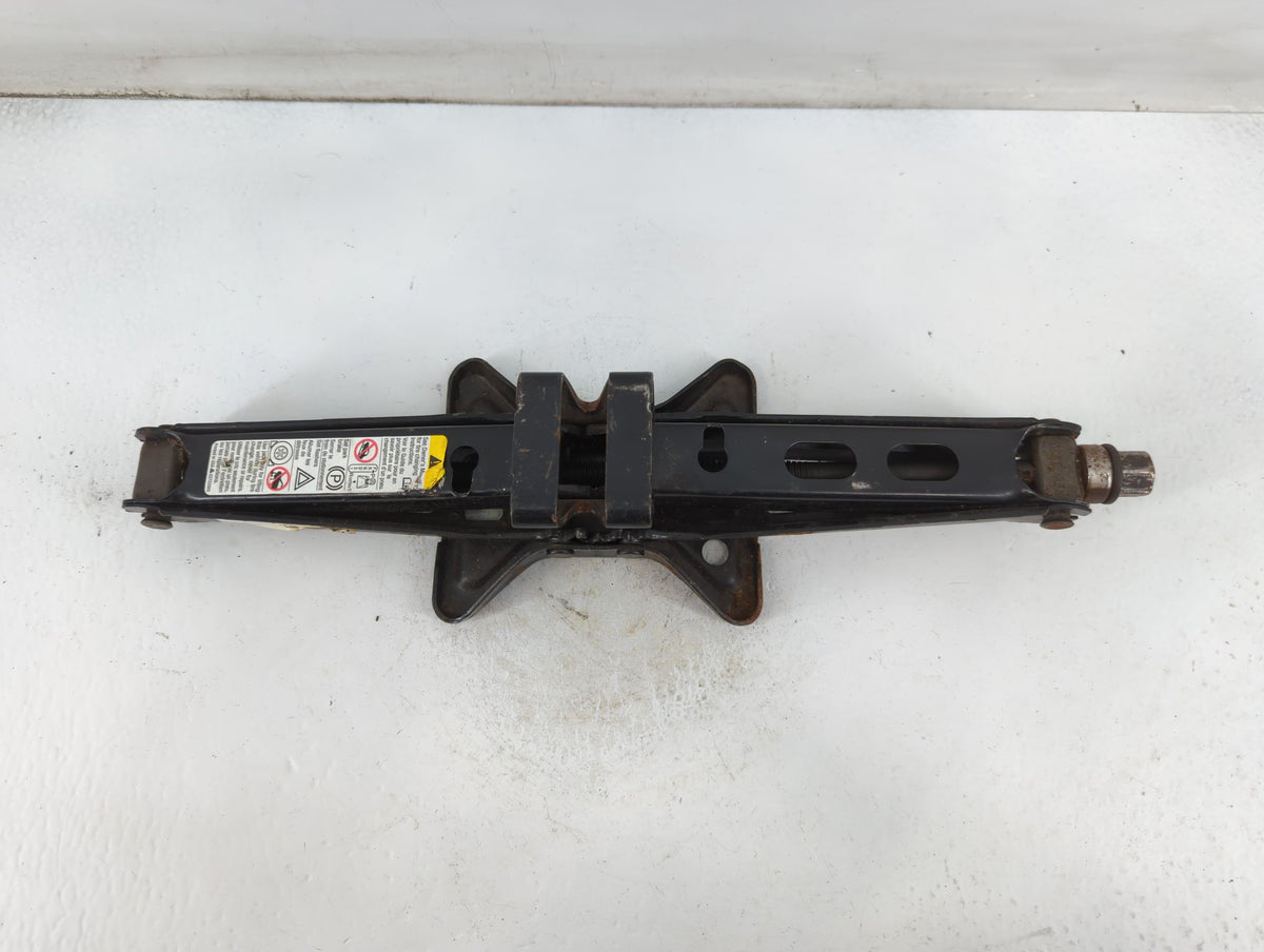 2007 Chevrolet Impala Spare Scissor Car Jack 886753 - Oemusedautoparts1.com