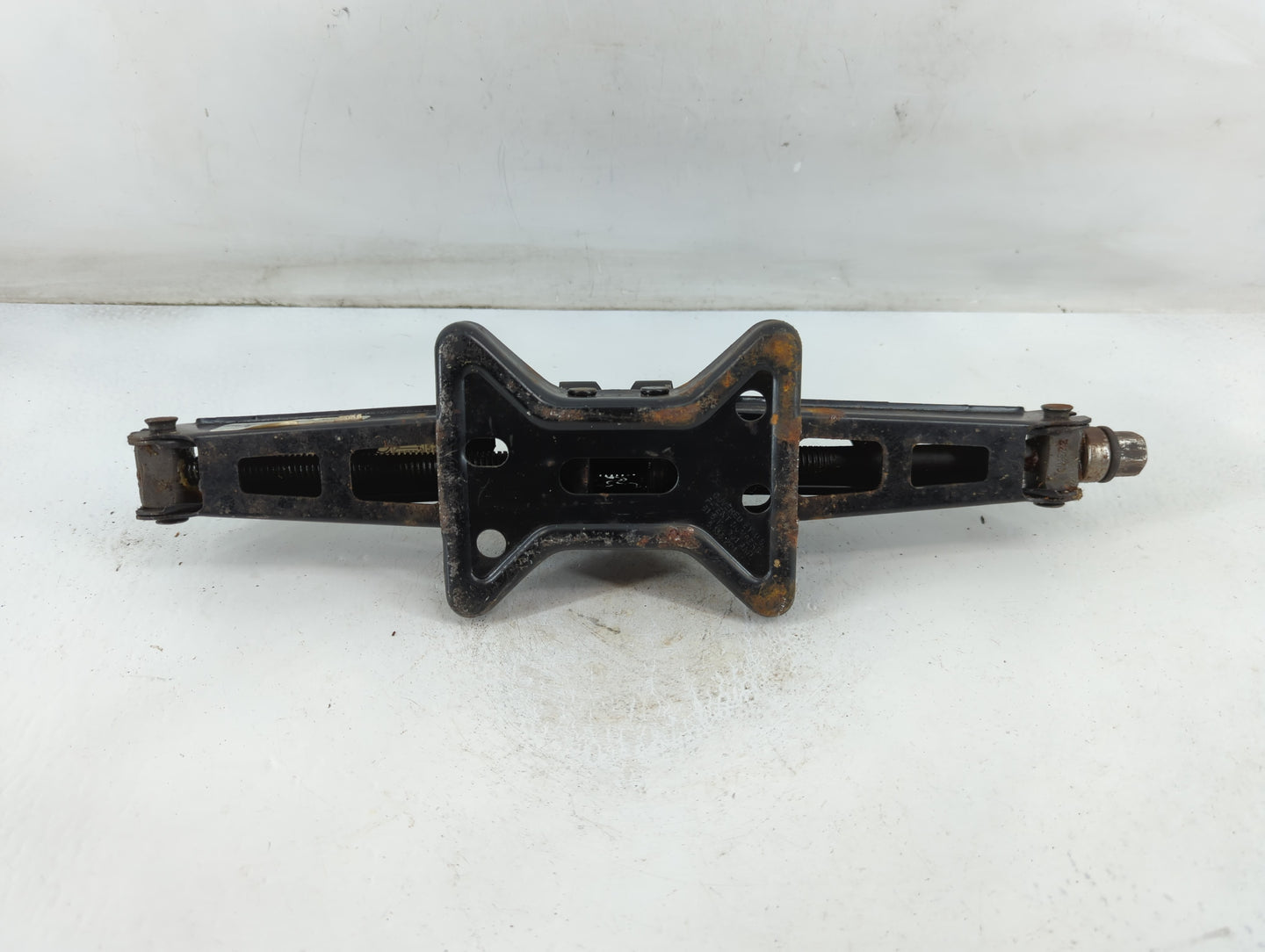 2007 Chevrolet Impala Spare Scissor Car Jack 886753 - Oemusedautoparts1.com