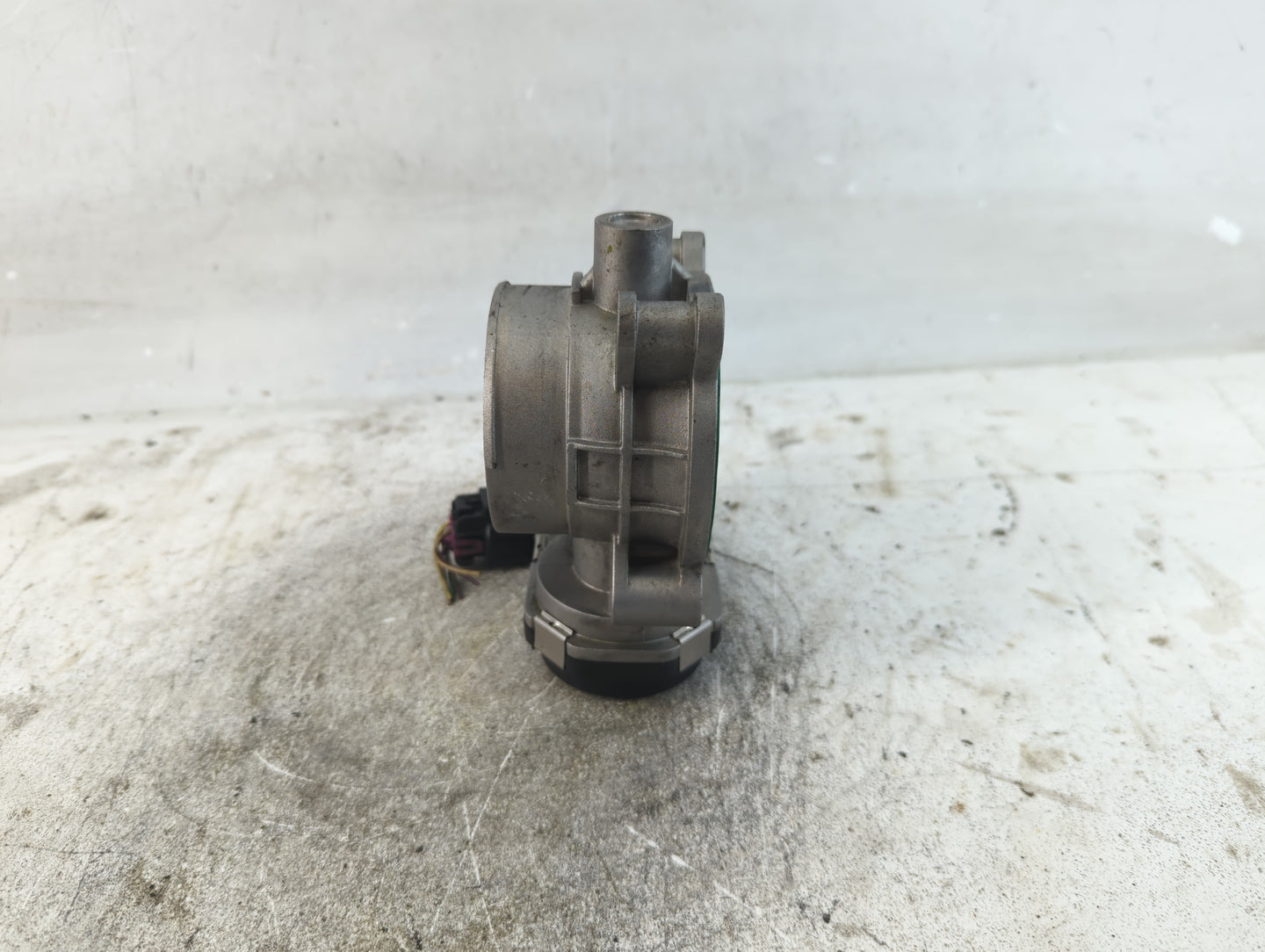 2006-2011 Chevrolet Impala Throttle Body P/N:TB1010 Fits Fits 2006 2007 2008 2009 2010 2011 OEM Used Auto Parts - Oemusedaut