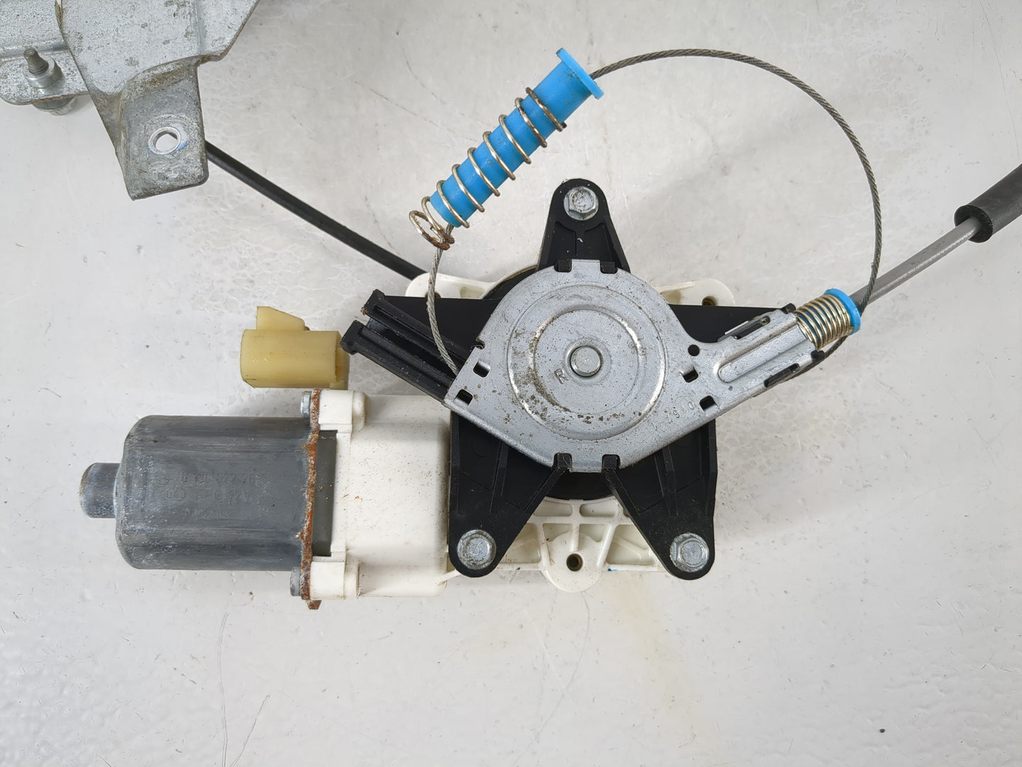 2006-2016 Chevrolet Impala Passenger Rear Right Power Window Motor - Oemusedautoparts1.com