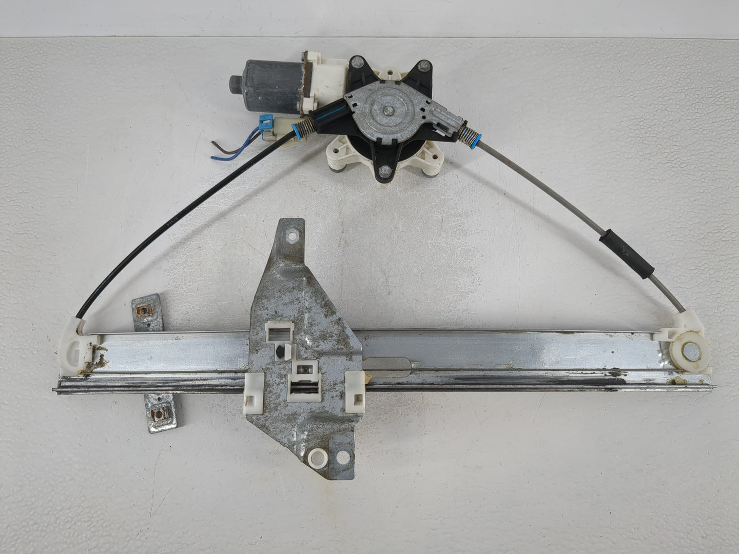 2006-2016 Chevrolet Impala Driver Front Left Power Window Motor - Oemusedautoparts1.com