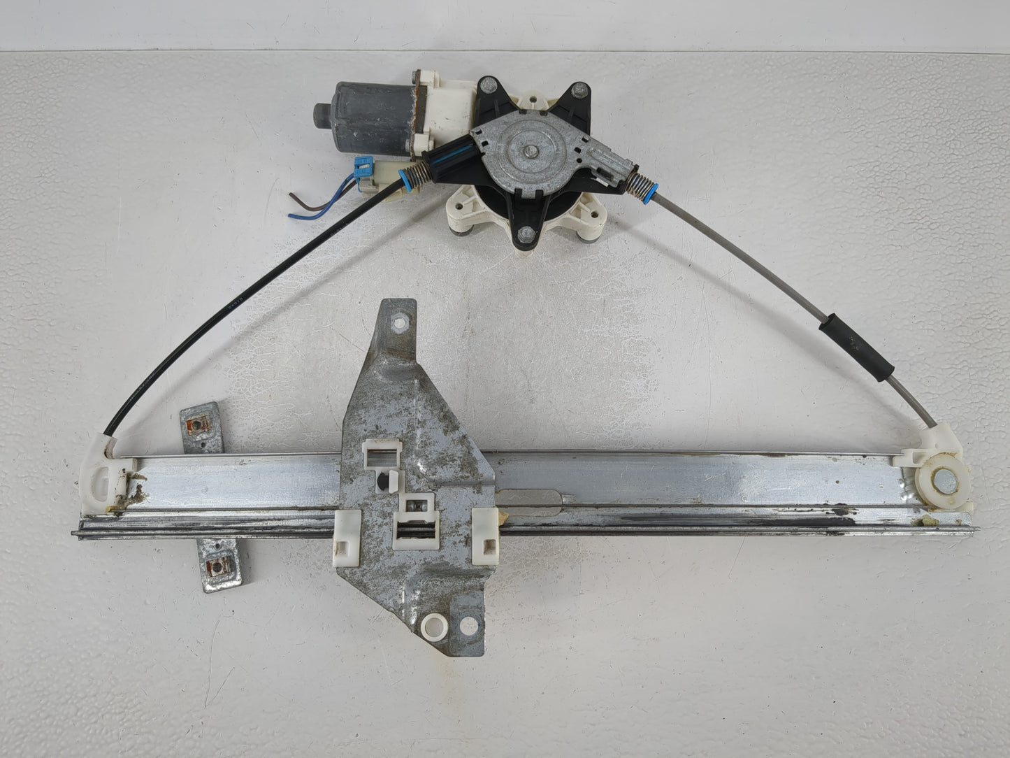 2006-2016 Chevrolet Impala Driver Front Left Power Window Motor - Oemusedautoparts1.com